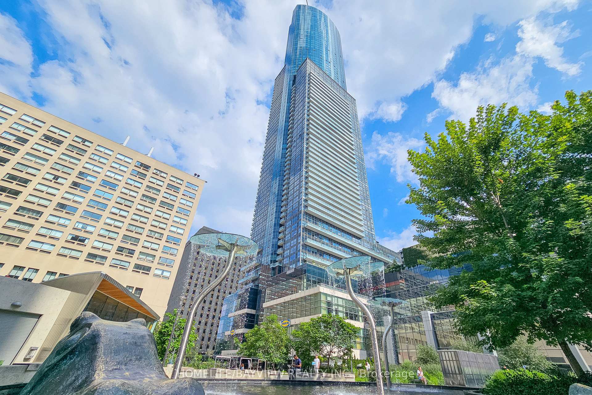 Front of Unit 4315, 386 Yonge Street