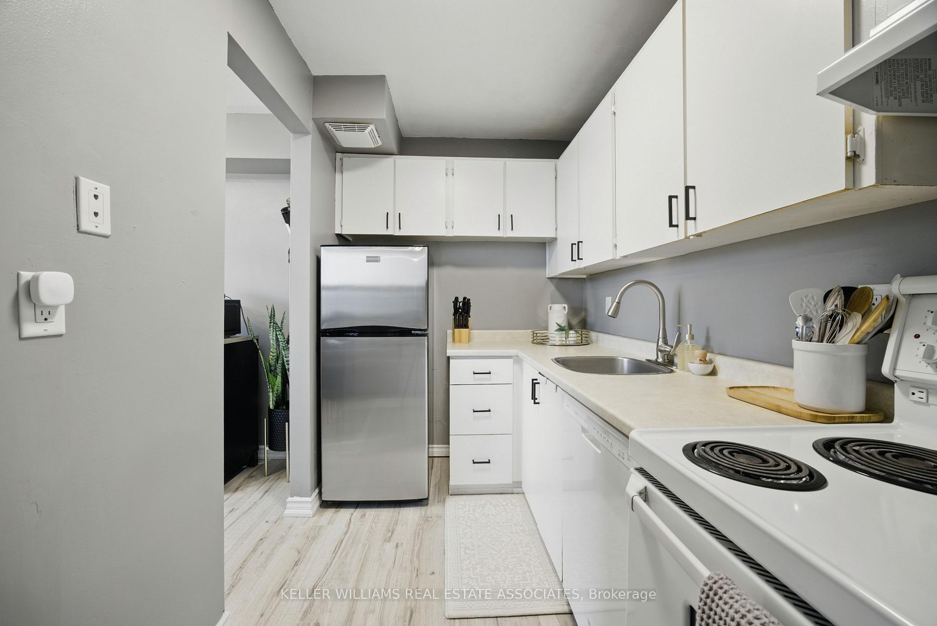 Photo 9 of Unit 304, 15 Albright Road, Hamilton, Vincent — HOMEH