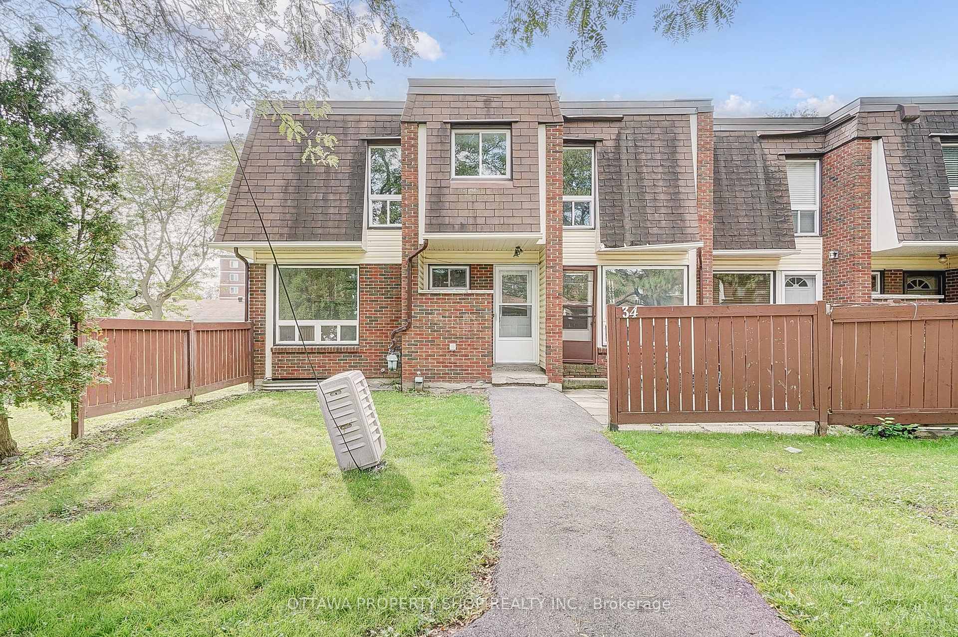 Front of Unit 34, 2939 Fairlea Crescent