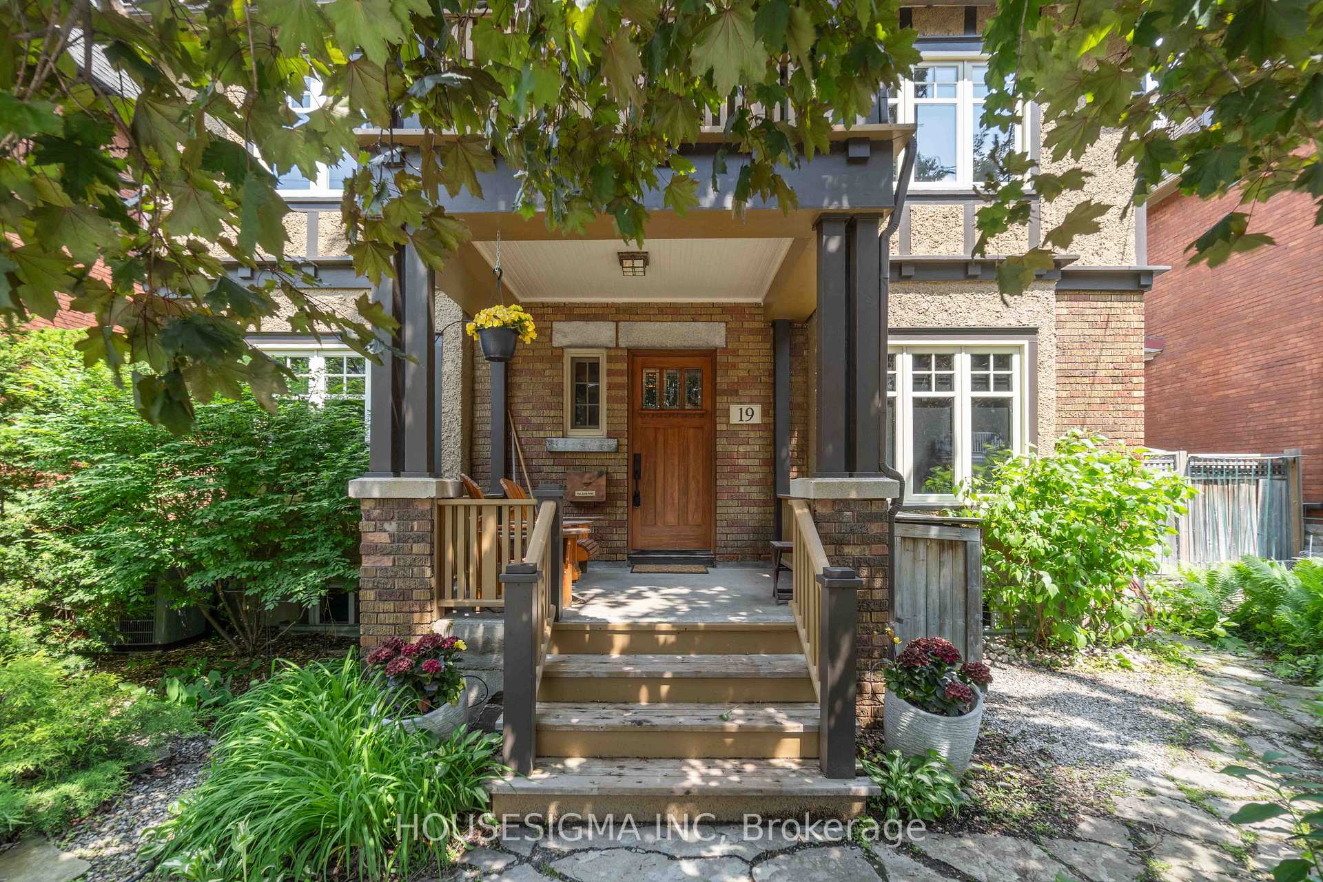 Front of 19 Oakland Avenue