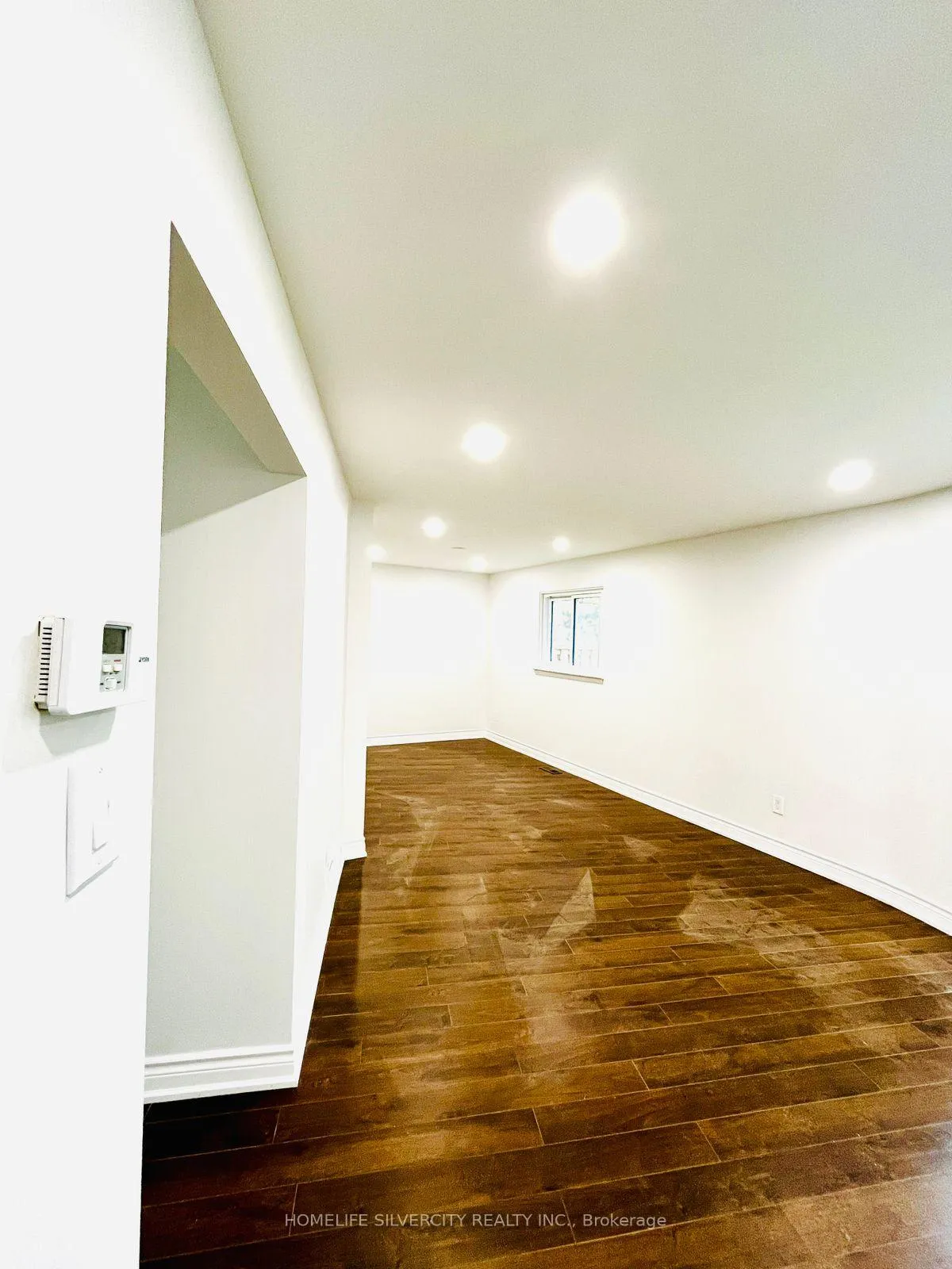 Photo 4 of 26 Niles Way, Markham, Aileen-Willowbrook — HOMEH