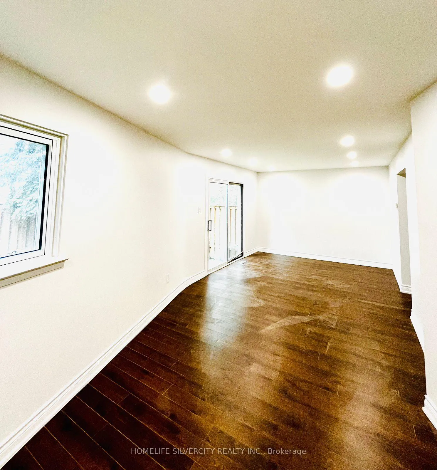 Photo 5 of 26 Niles Way, Markham, Aileen-Willowbrook — HOMEH