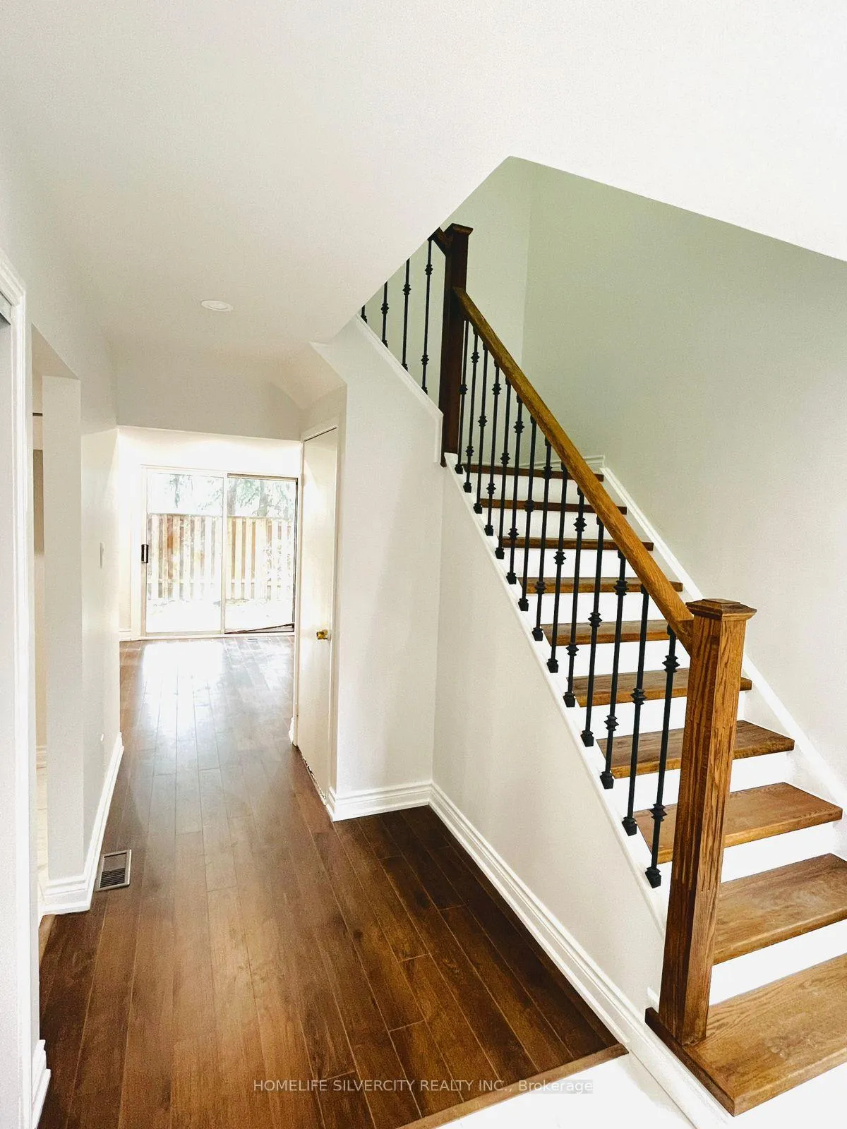 Photo 6 of 26 Niles Way, Markham, Aileen-Willowbrook — HOMEH