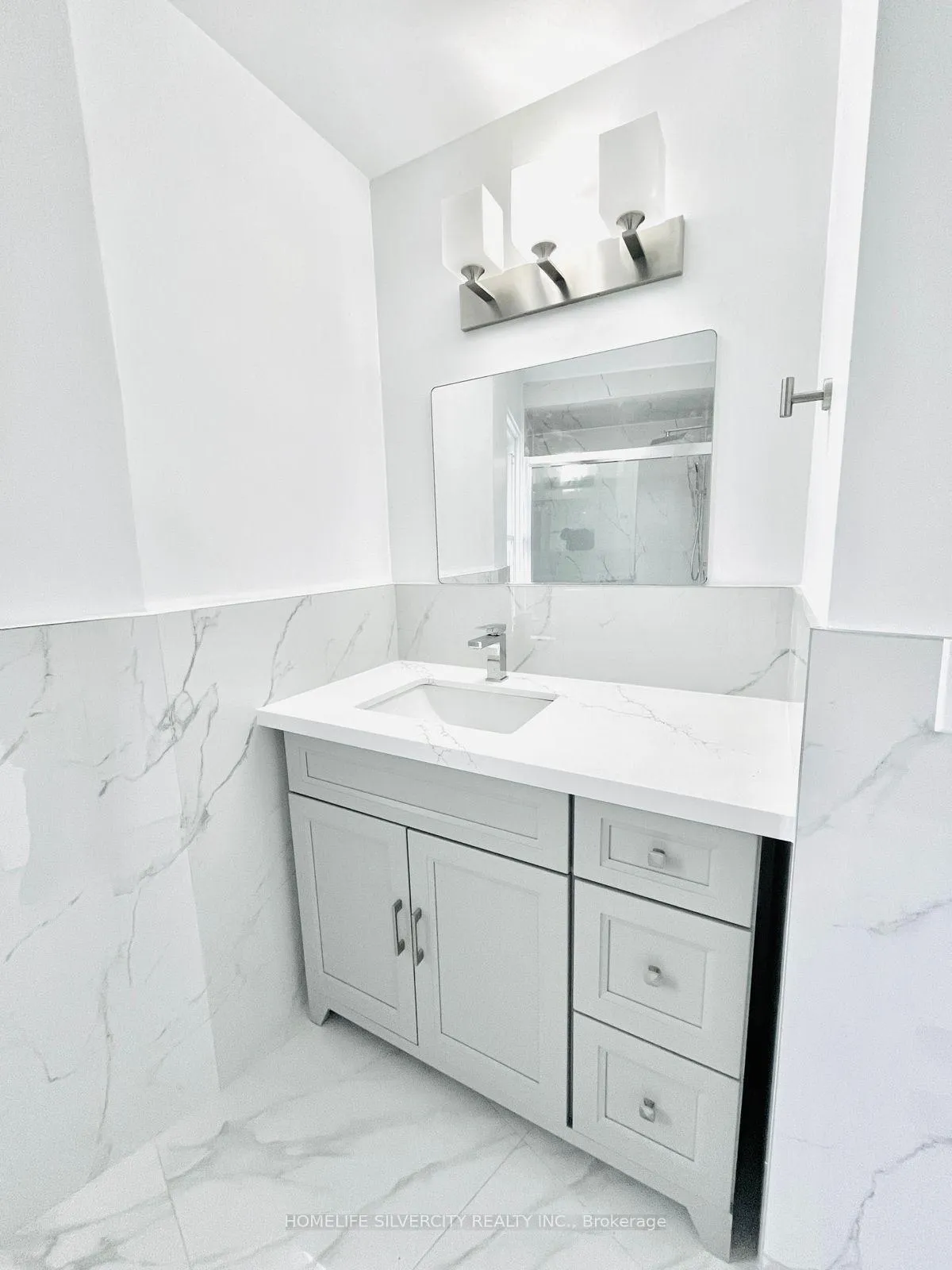 Photo 10 of 26 Niles Way, Markham, Aileen-Willowbrook — HOMEH