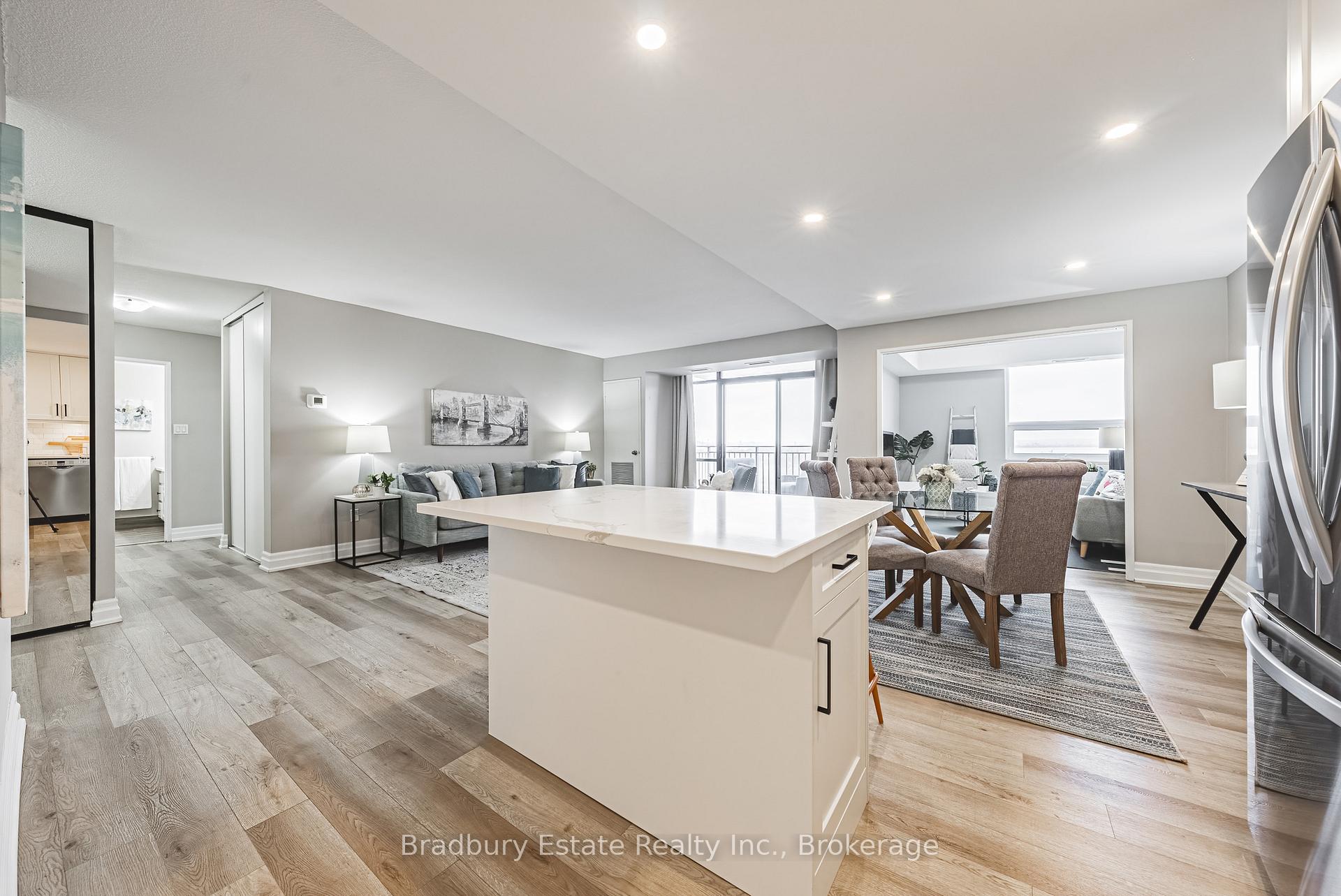 Photo 9 of Unit 1114, 500 Green Road, Hamilton, Lakeshore — HOMEH