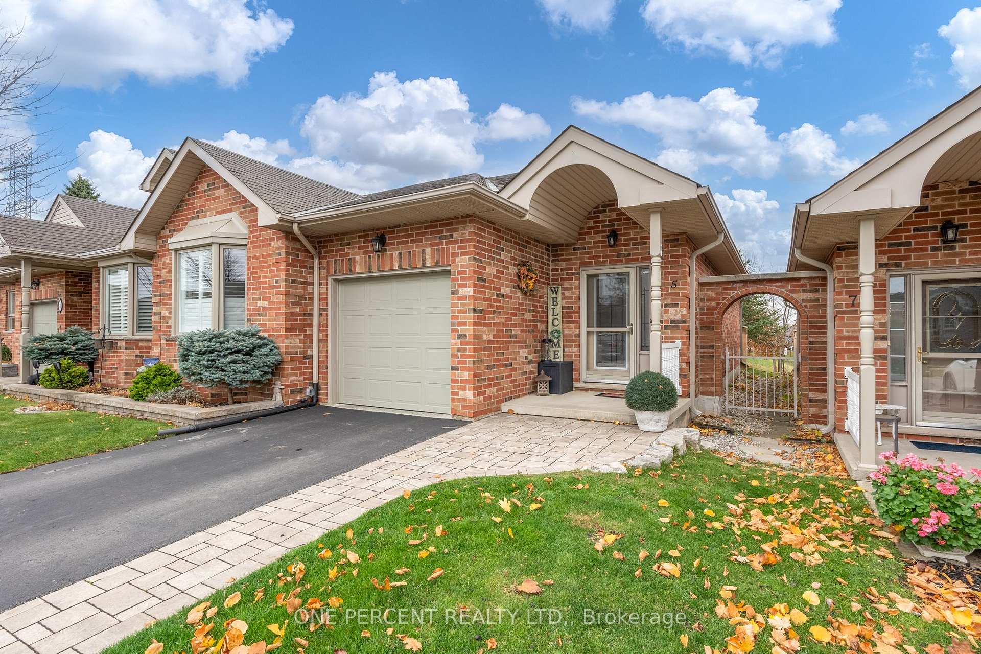 Photo 3 of 5 Twentyplace Boulevard, Hamilton, Twenty Place — HOMEH