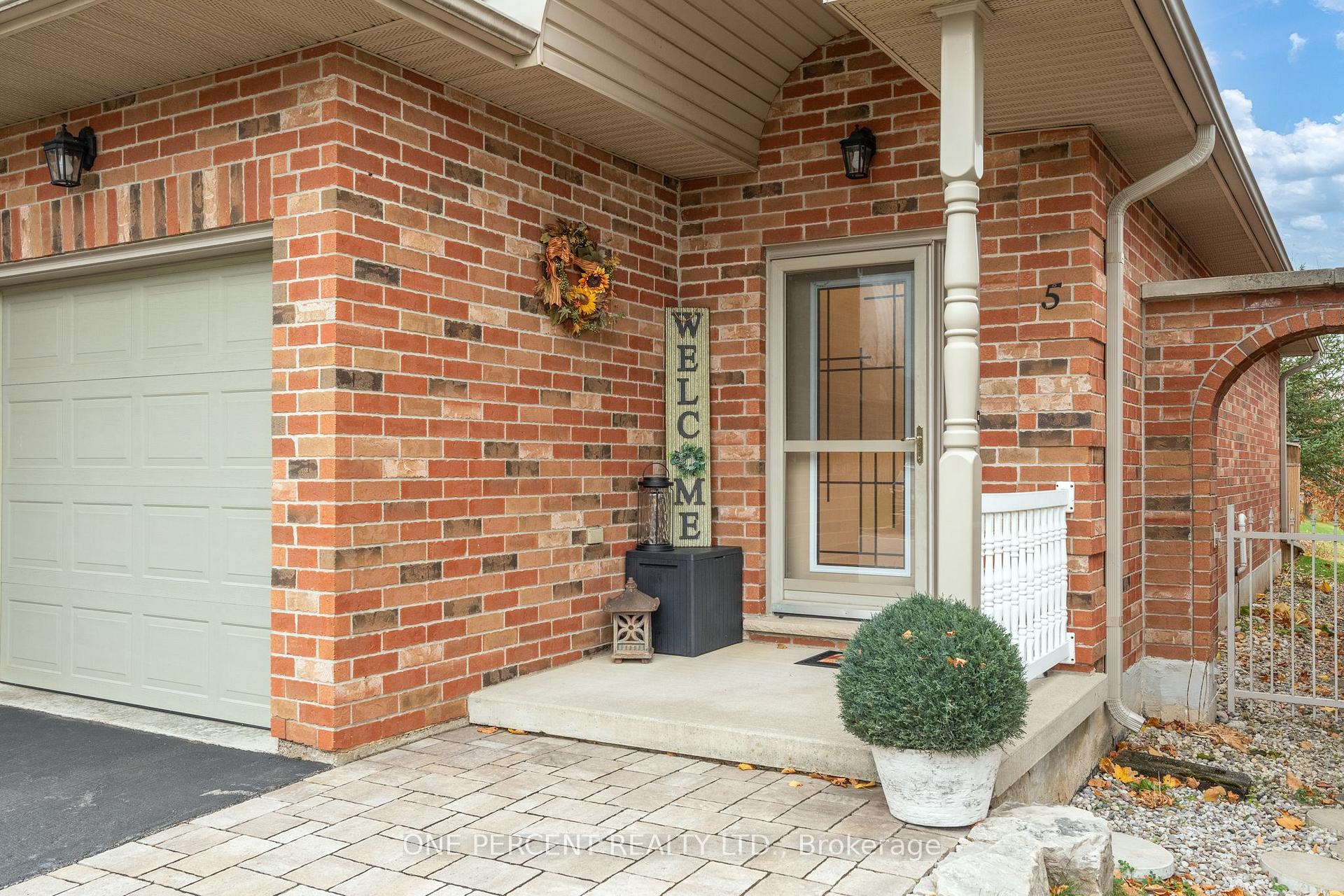 Photo 4 of 5 Twentyplace Boulevard, Hamilton, Twenty Place — HOMEH