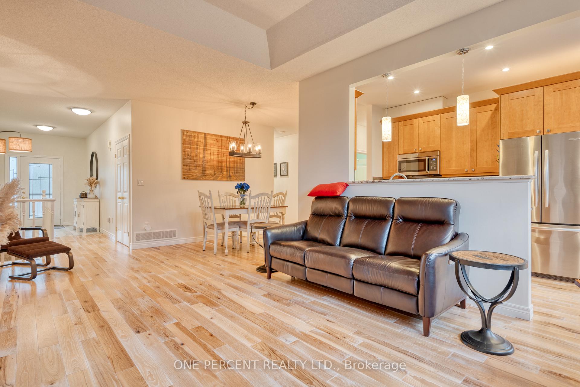 Photo 10 of 5 Twentyplace Boulevard, Hamilton, Twenty Place — HOMEH