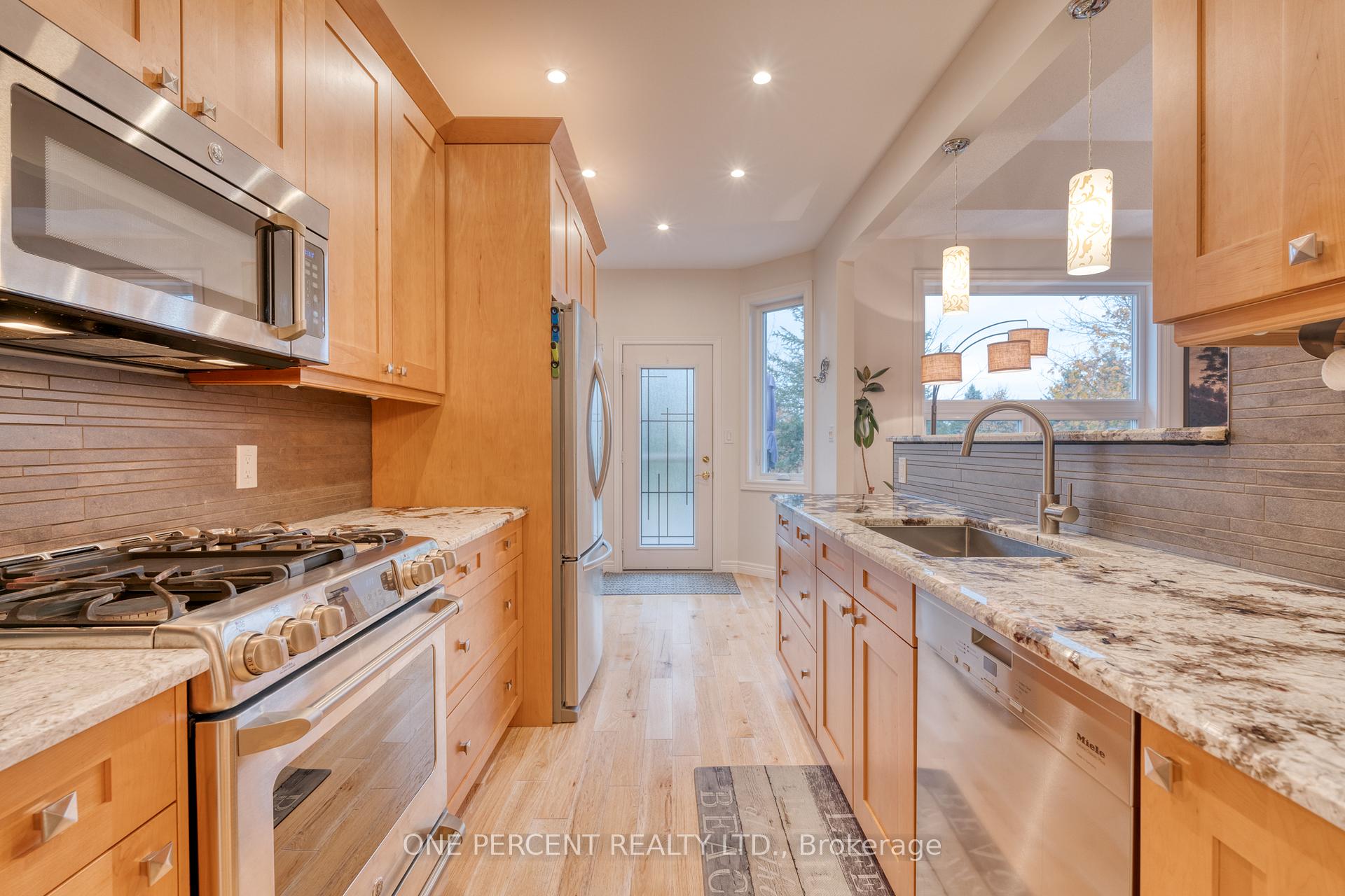 Photo 12 of 5 Twentyplace Boulevard, Hamilton, Twenty Place — HOMEH