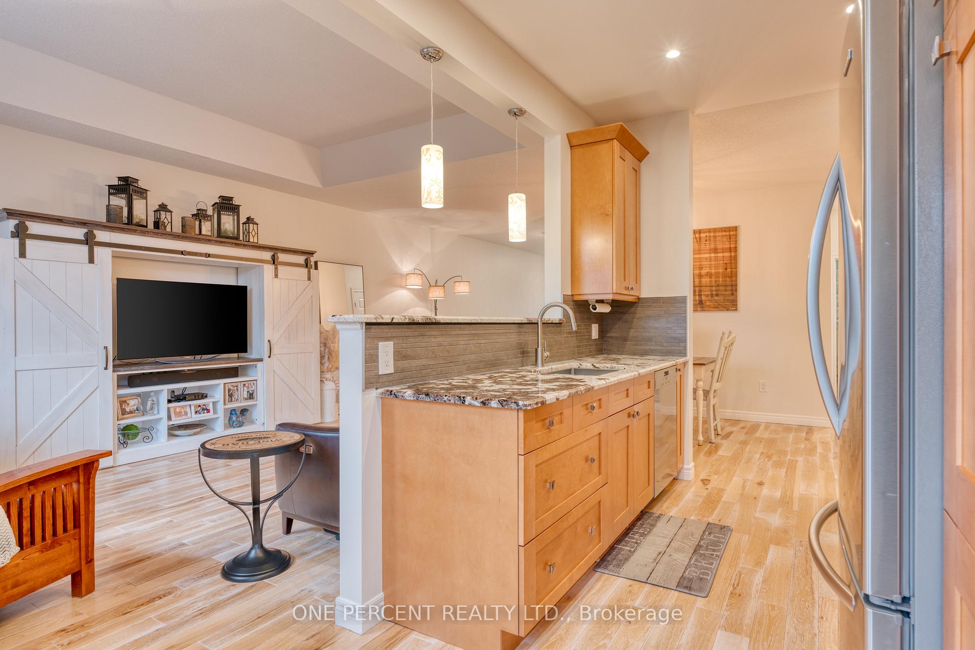 Photo 16 of 5 Twentyplace Boulevard, Hamilton, Twenty Place — HOMEH