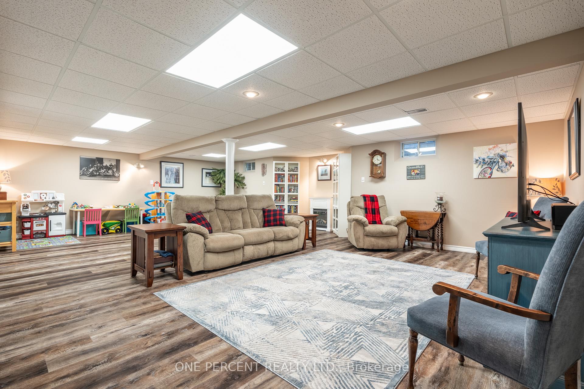 Photo 23 of 5 Twentyplace Boulevard, Hamilton, Twenty Place — HOMEH