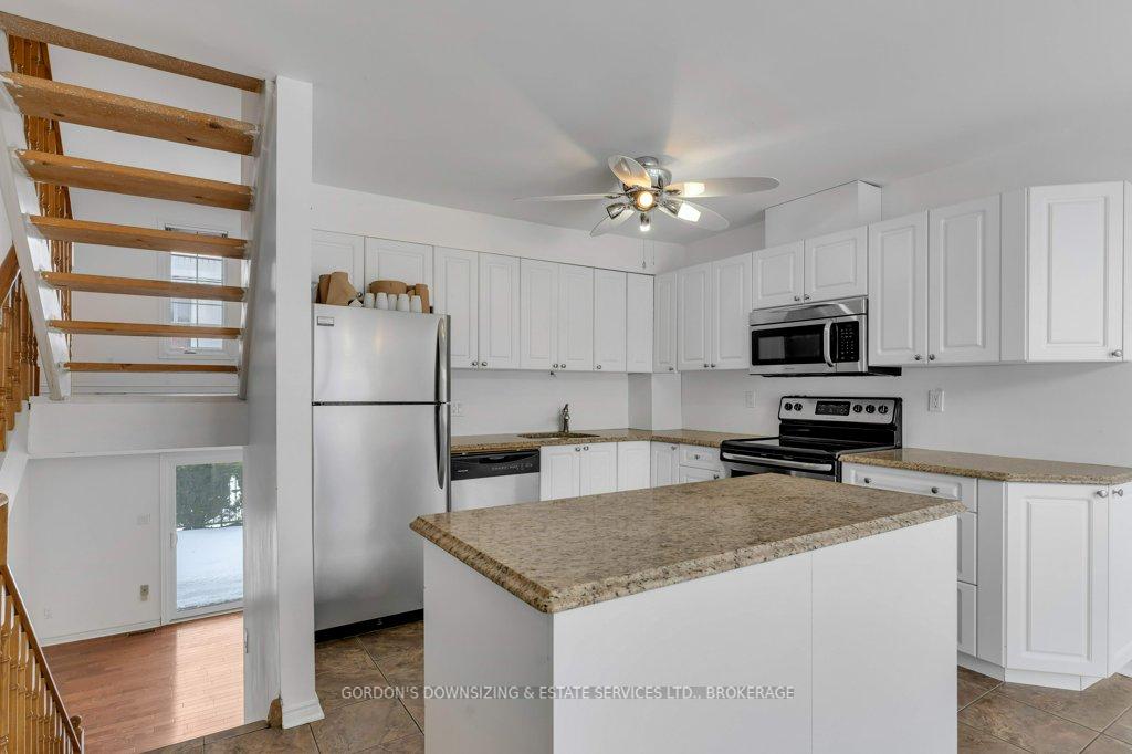 Photo 4 of Unit 32, 1 Place D'armes, Kingston, East of Sir John A. Blvd — HOMEH