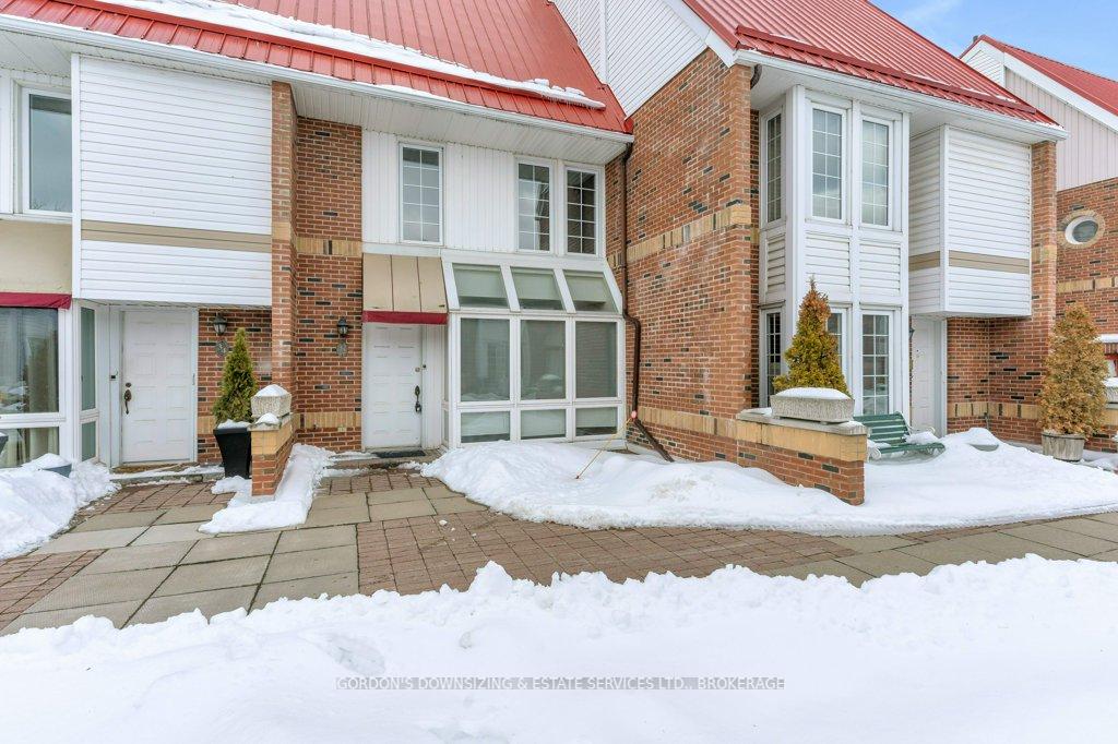Photo 2 of Unit 32, 1 Place D'armes, Kingston, East of Sir John A. Blvd — HOMEH