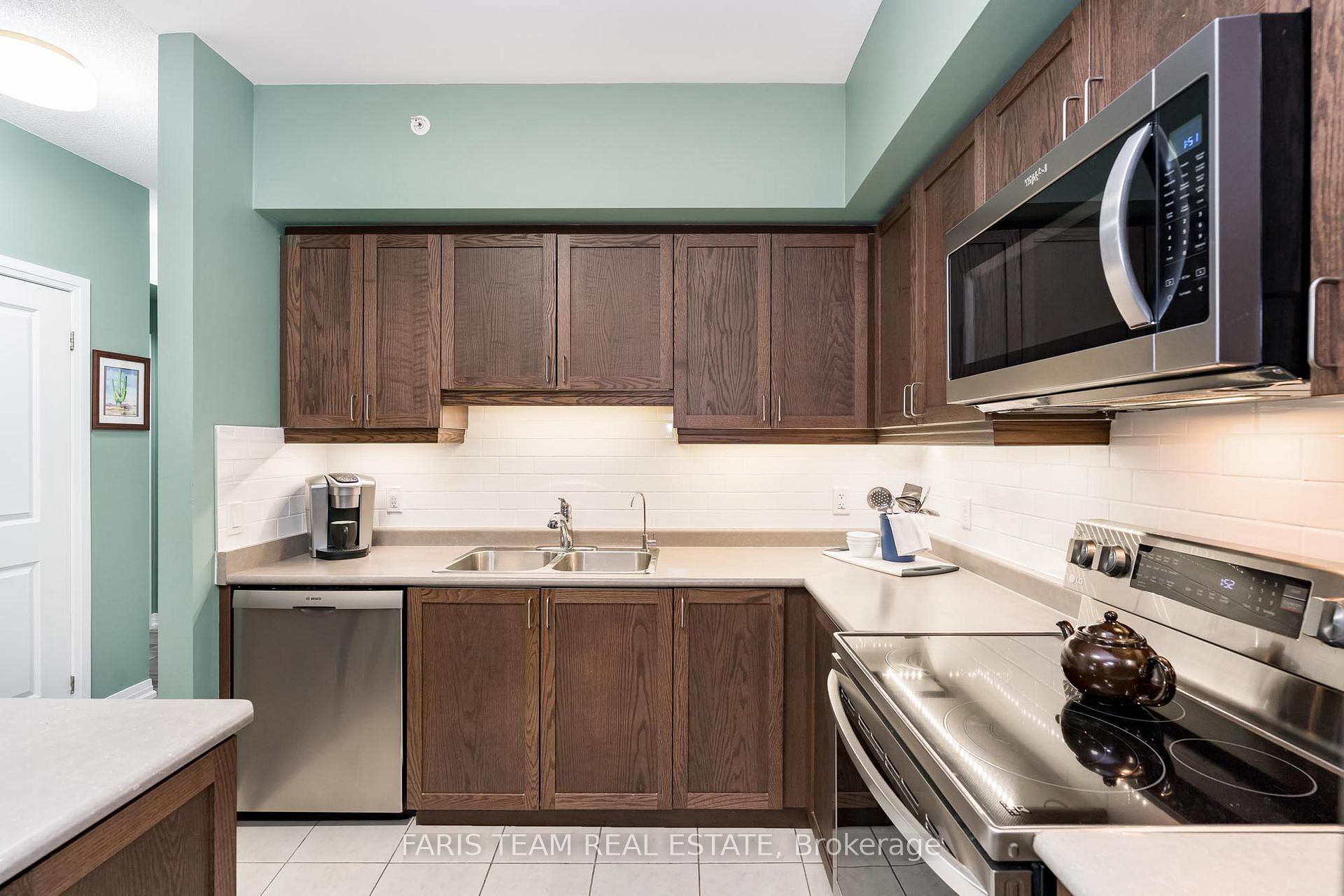 Photo 6 of Unit 406, 161 Wellington Street E, New Tecumseth, Alliston — HOMEH