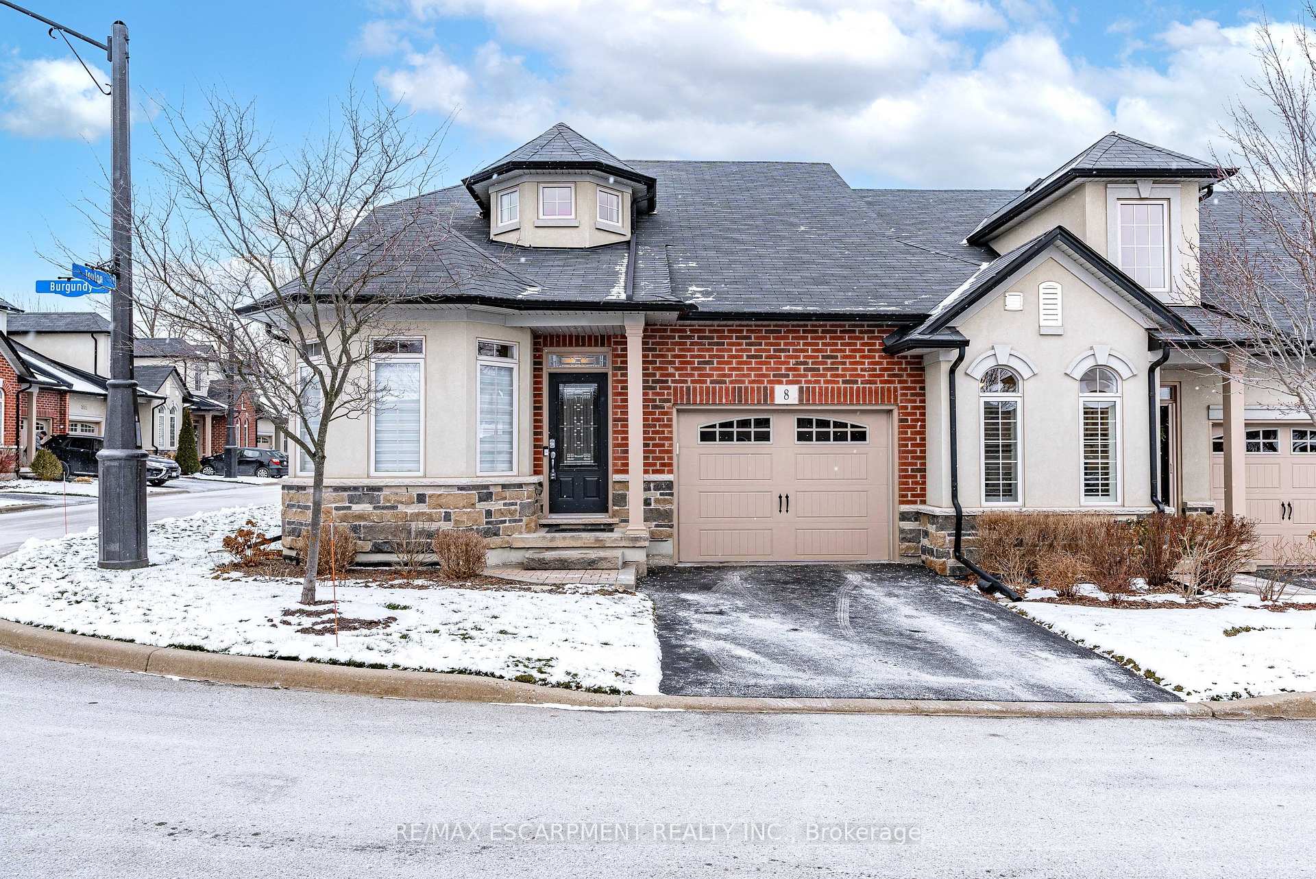 Photo 3 of 8 Burgundy Grove, Hamilton, Meadowlands — HOMEH