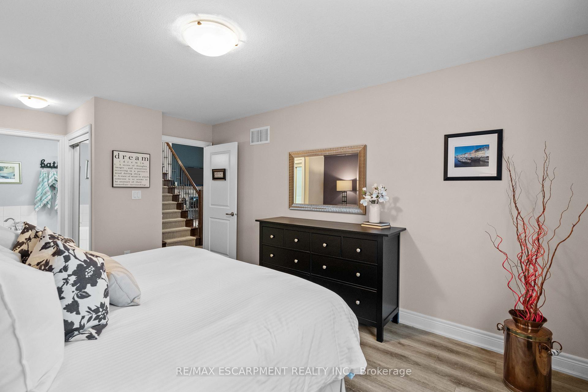 Photo 13 of 8 Burgundy Grove, Hamilton, Meadowlands — HOMEH