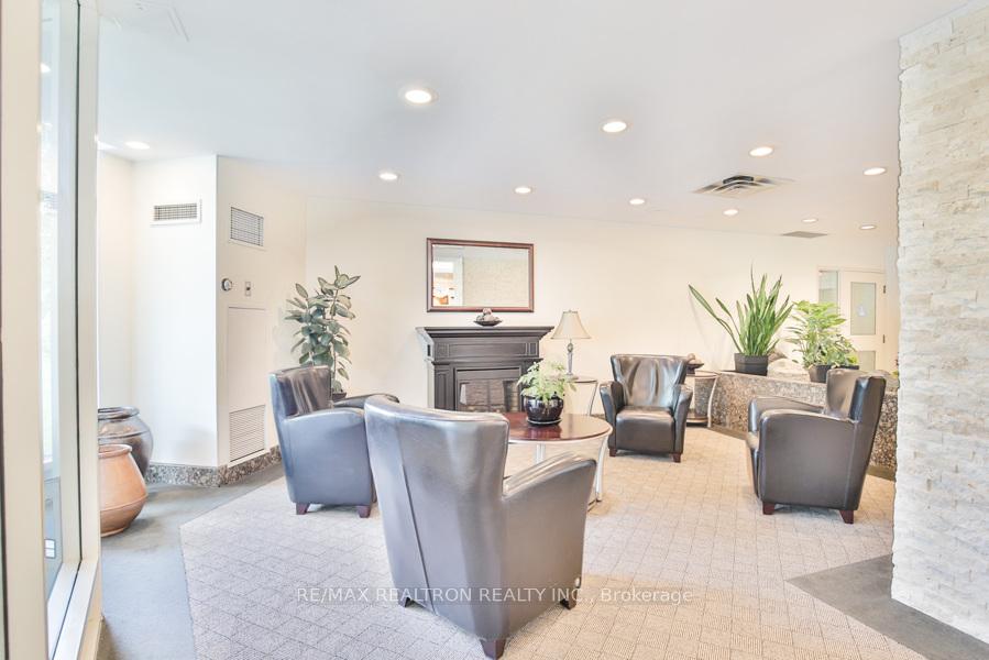 Photo 3 of Unit 522, 7805 Bayview Avenue, Markham, Aileen-Willowbrook — HOMEH