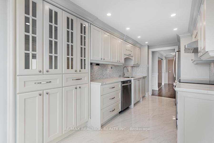 Photo 7 of Unit 522, 7805 Bayview Avenue, Markham, Aileen-Willowbrook — HOMEH