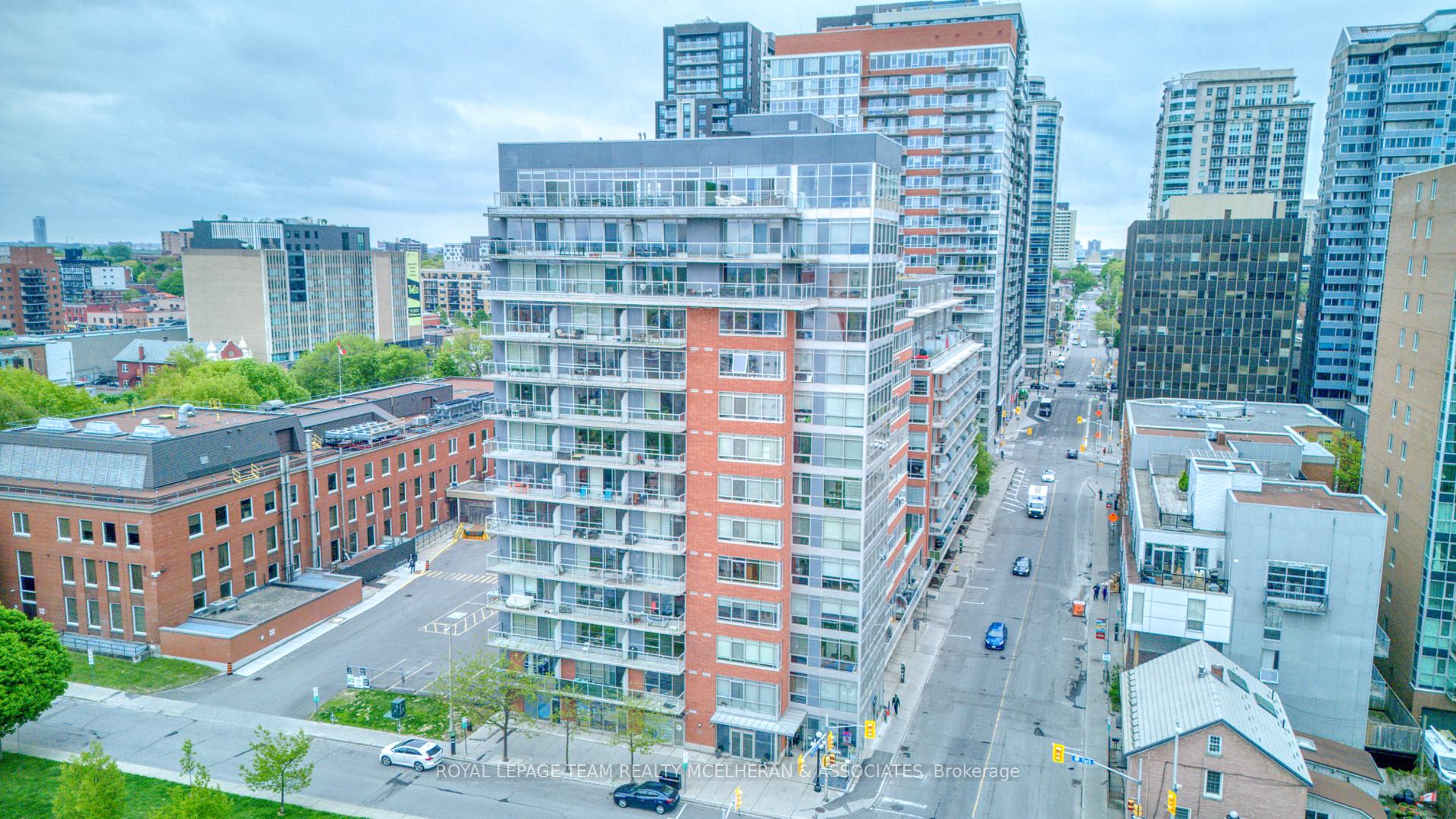 Front of Unit 1402, 180 York Street