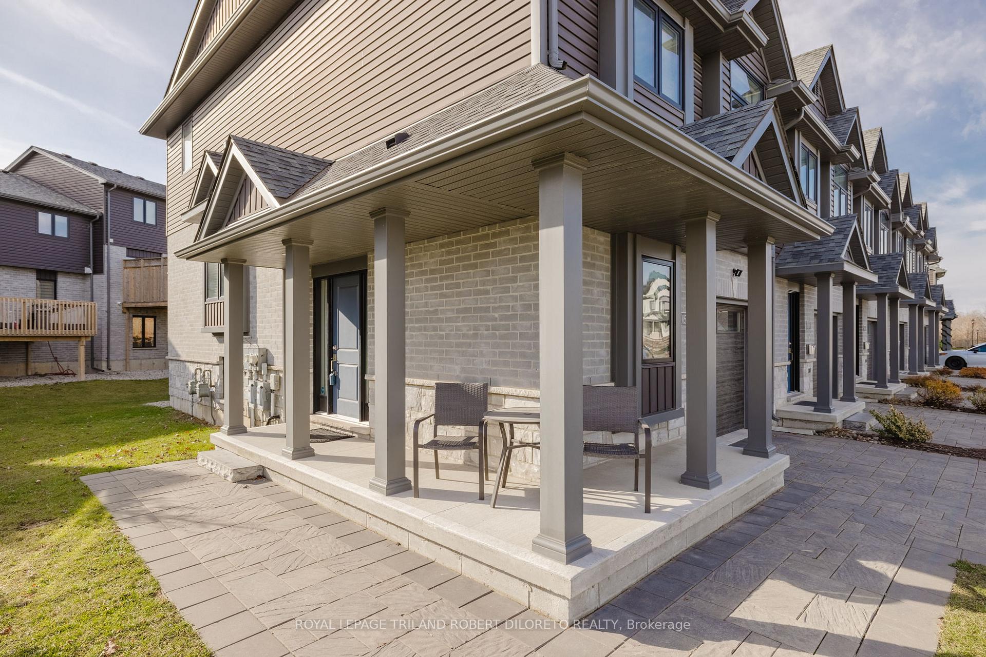 Photo 3 of 1056 Meadowlark Ridge, London, South U — HOMEH