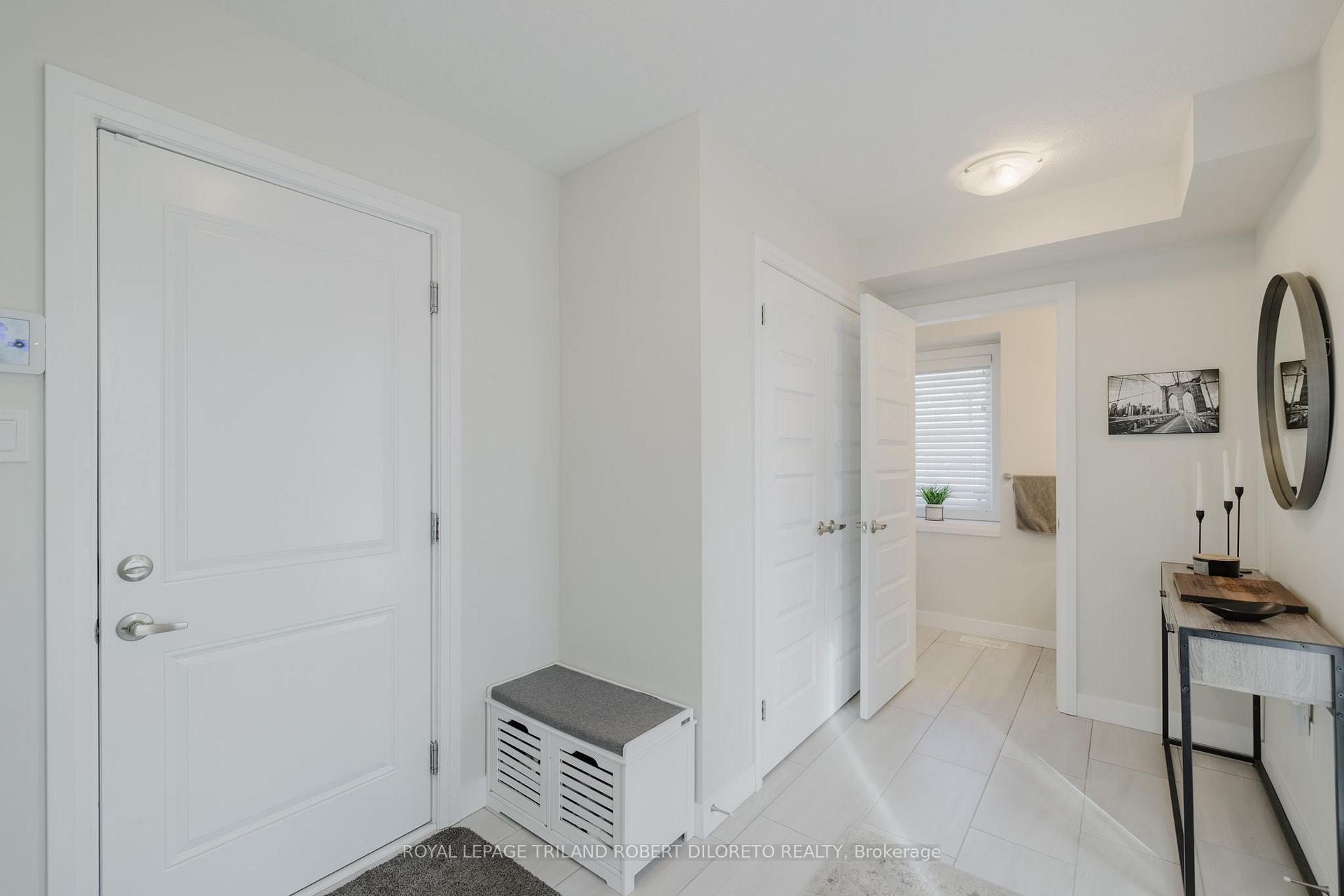 Photo 6 of 1056 Meadowlark Ridge, London, South U — HOMEH