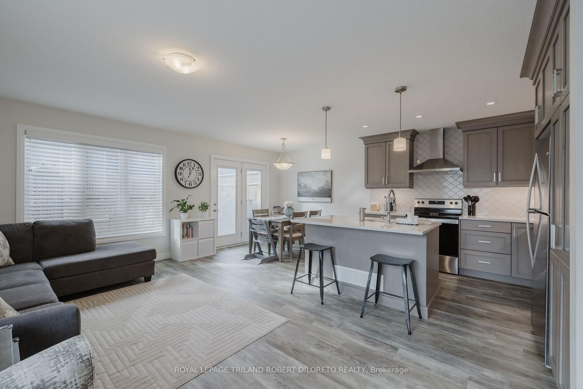 Photo 7 of 1056 Meadowlark Ridge, London, South U — HOMEH
