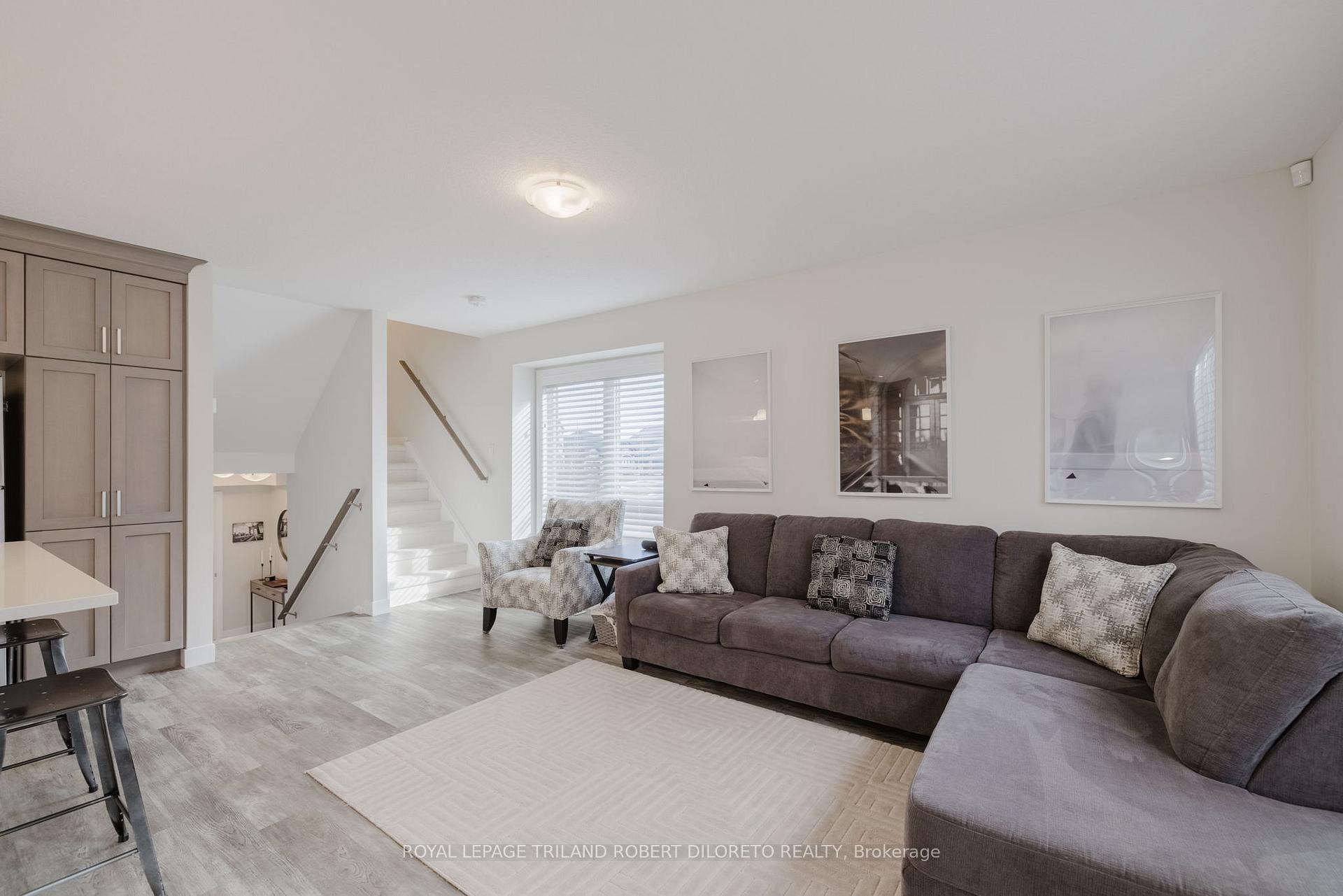 Photo 9 of 1056 Meadowlark Ridge, London, South U — HOMEH