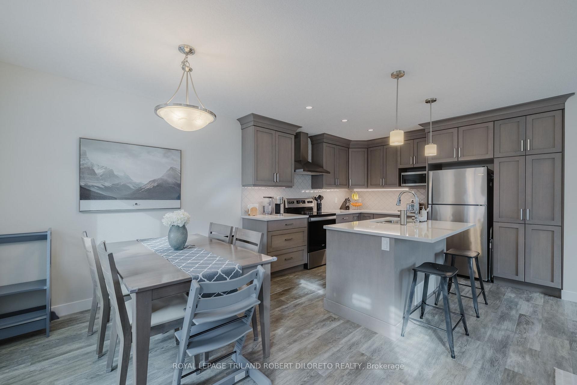 Photo 10 of 1056 Meadowlark Ridge, London, South U — HOMEH