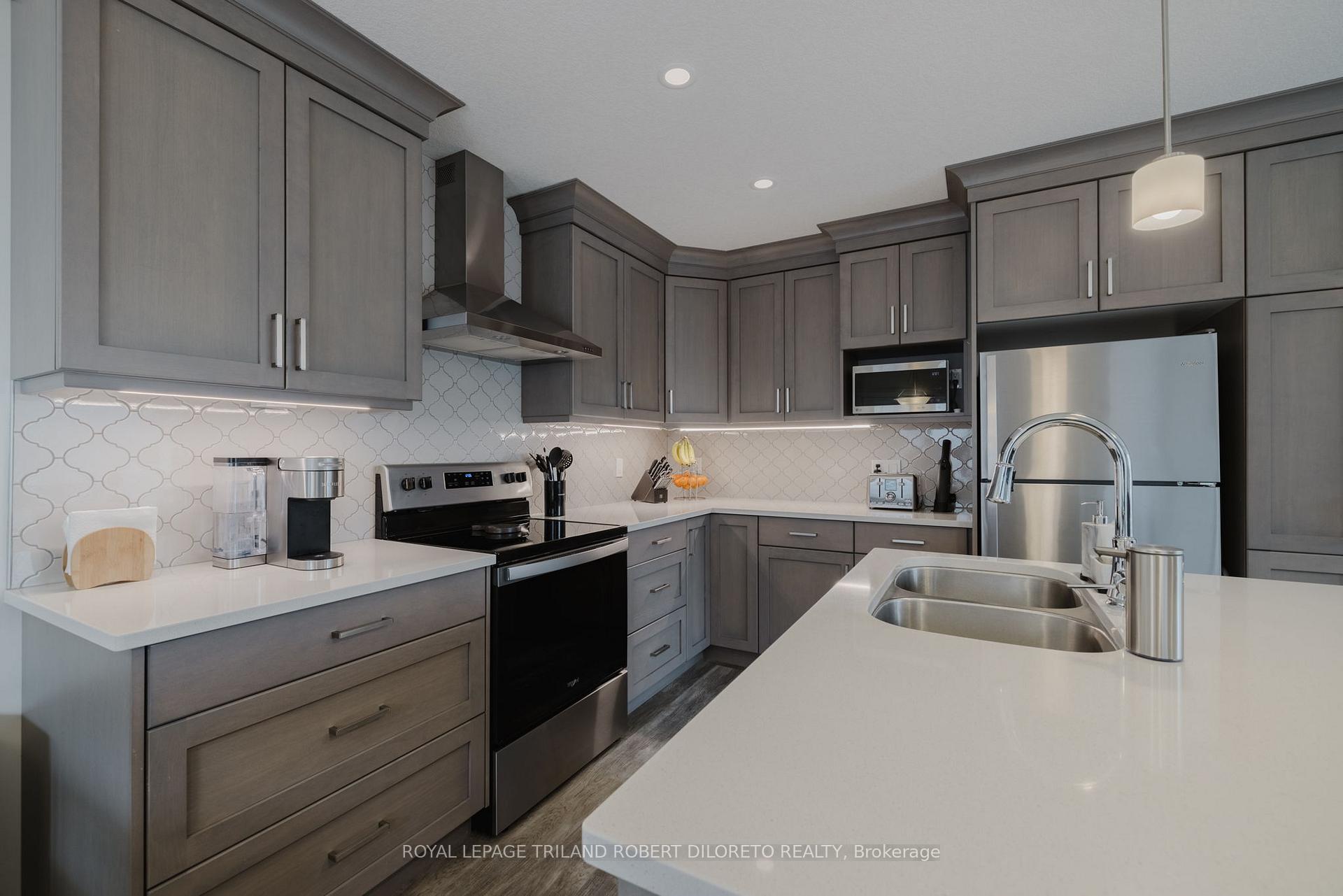 Photo 11 of 1056 Meadowlark Ridge, London, South U — HOMEH