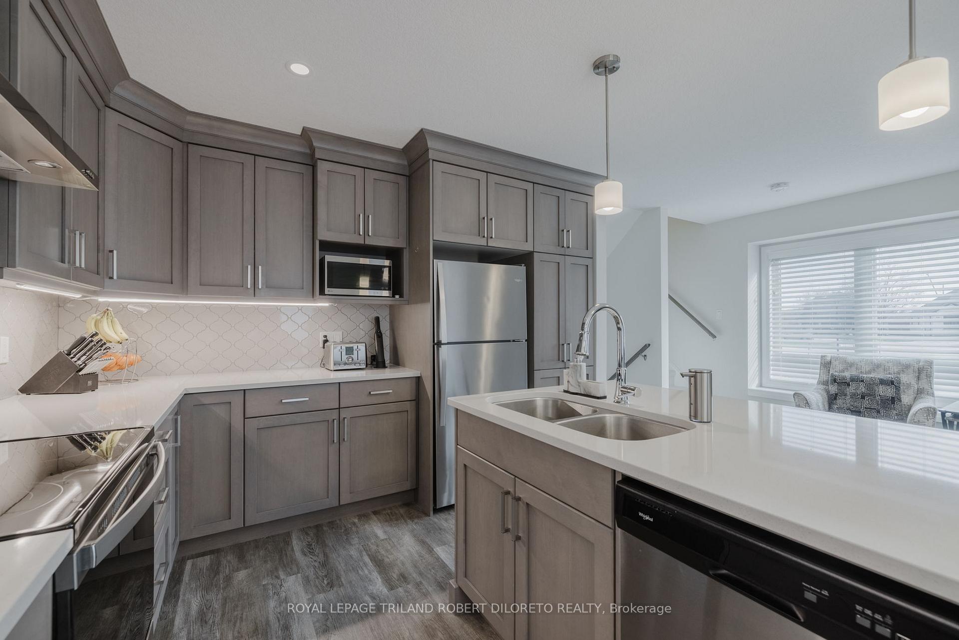 Photo 12 of 1056 Meadowlark Ridge, London, South U — HOMEH