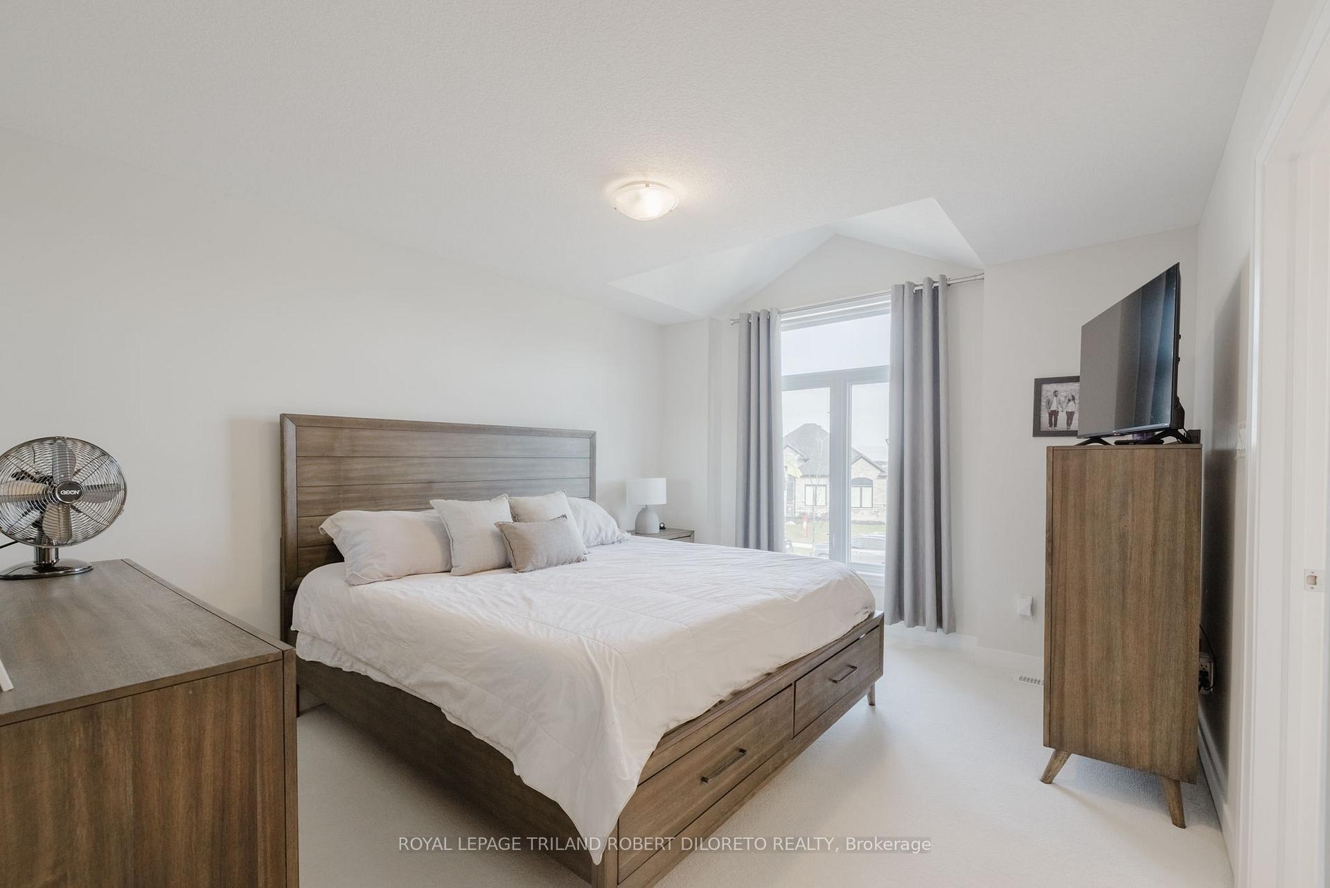 Photo 14 of 1056 Meadowlark Ridge, London, South U — HOMEH