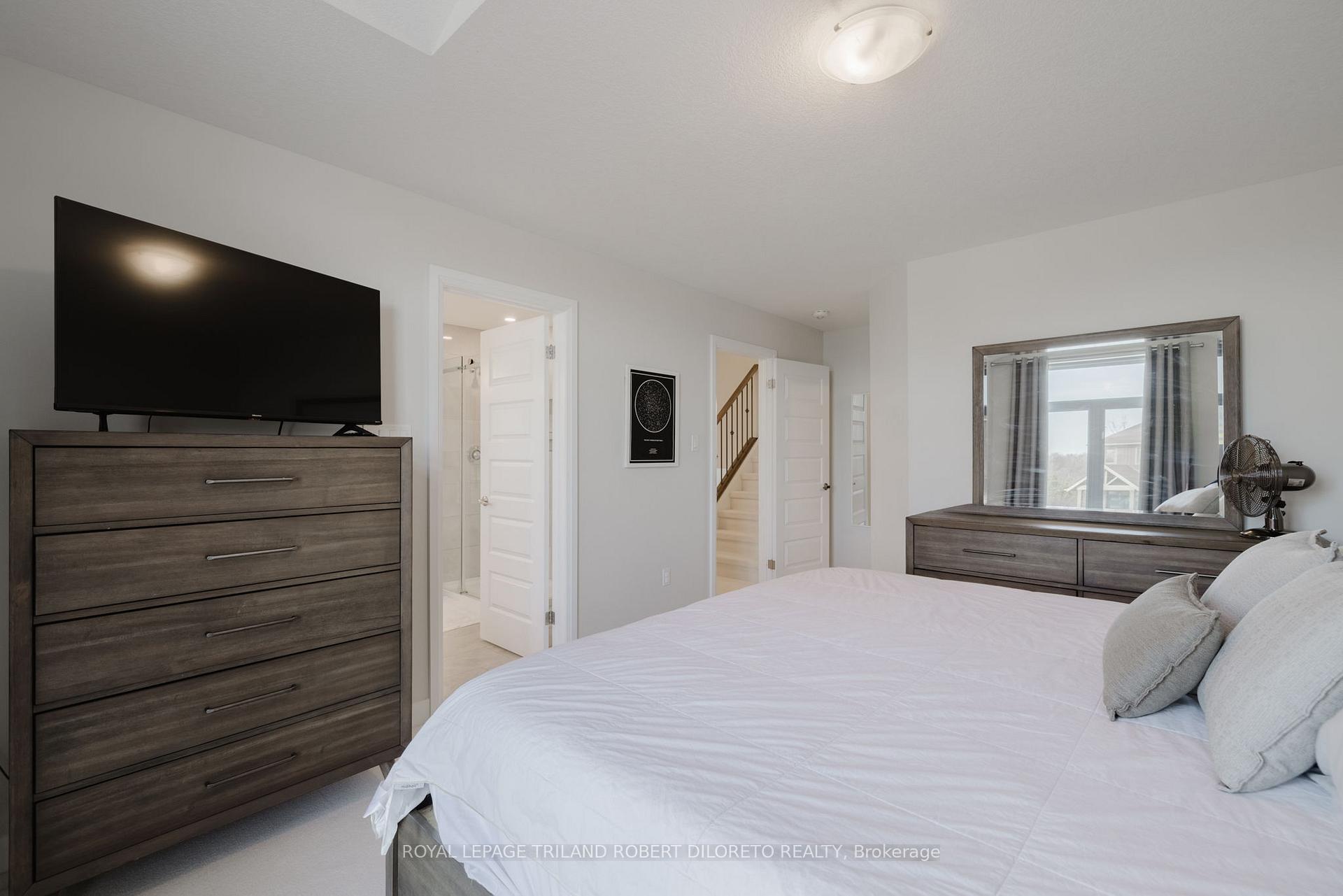 Photo 15 of 1056 Meadowlark Ridge, London, South U — HOMEH