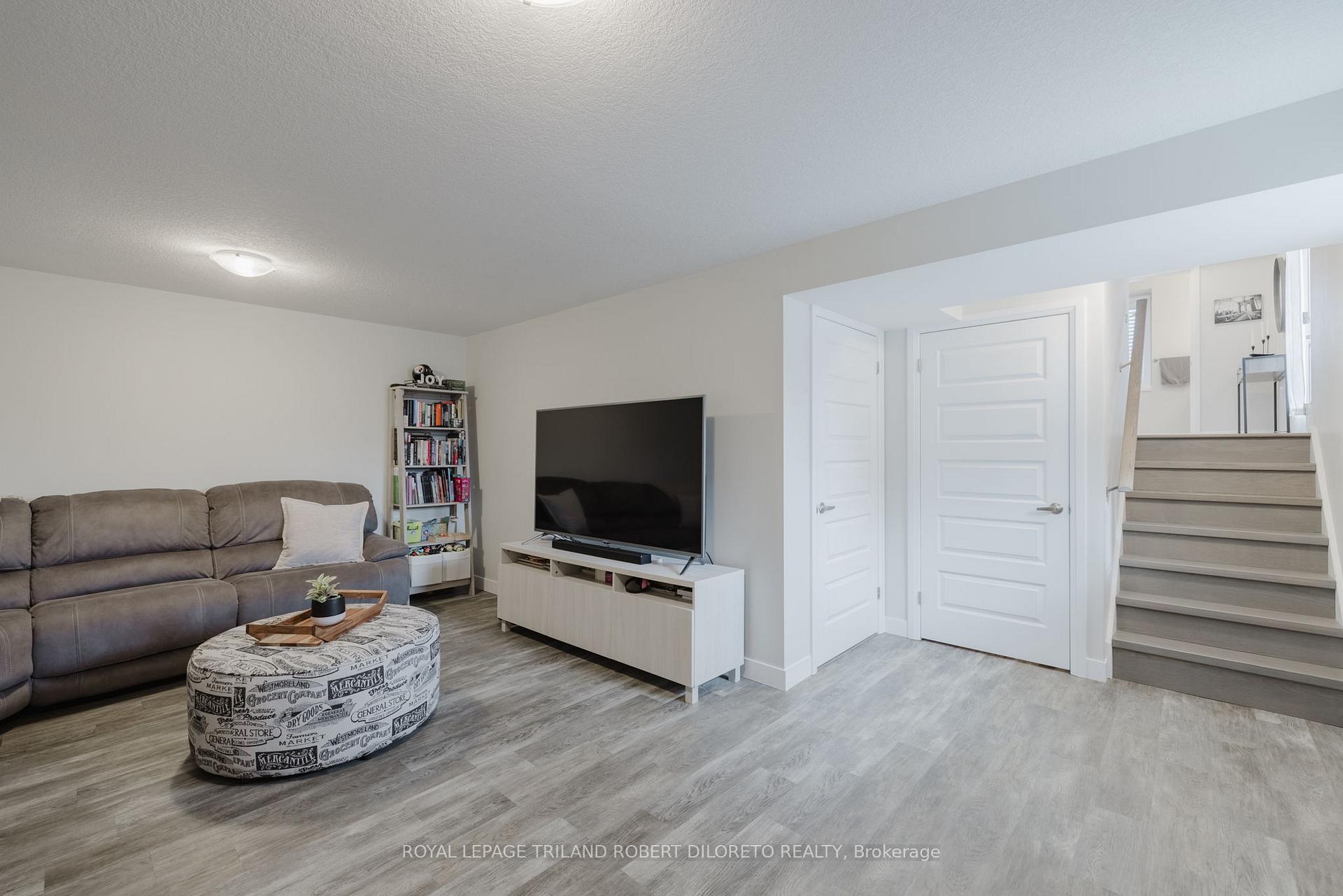 Photo 23 of 1056 Meadowlark Ridge, London, South U — HOMEH