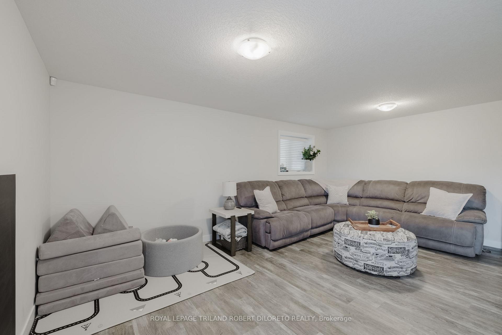 Photo 24 of 1056 Meadowlark Ridge, London, South U — HOMEH