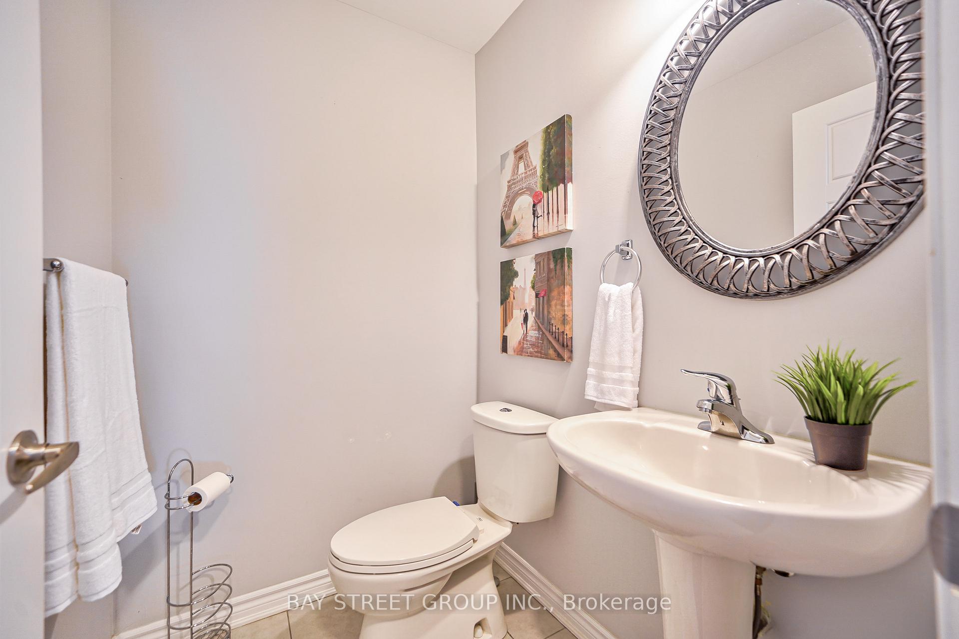 Photo 4 of 85 Payne Crescent, Aurora, Rural Aurora — HOMEH