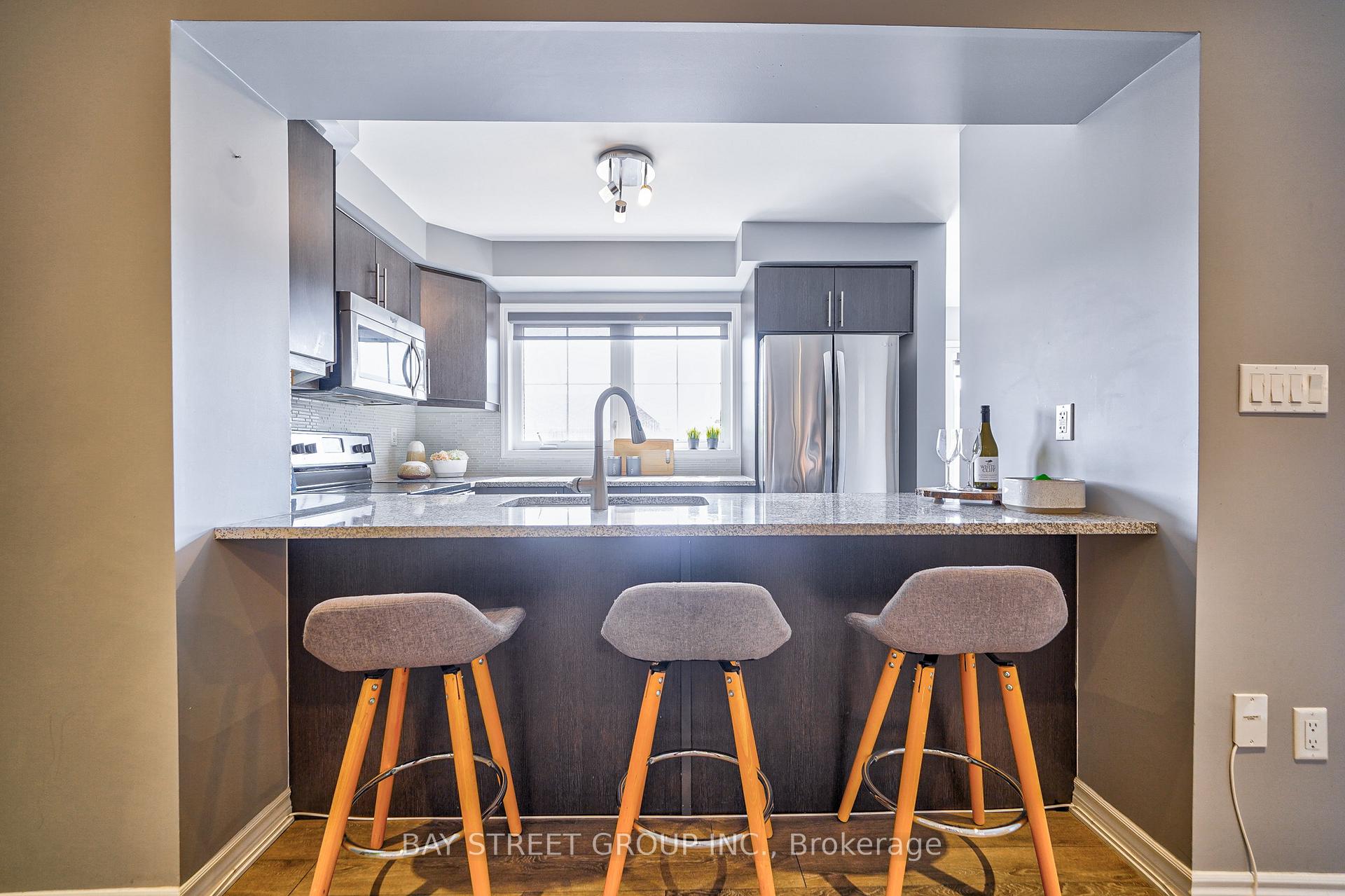 Photo 9 of 85 Payne Crescent, Aurora, Rural Aurora — HOMEH