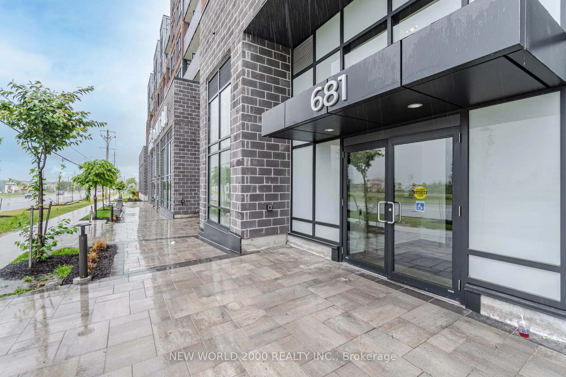 Photo 2 of Unit PH720, 681 Yonge Street, Barrie, Painswick South — HOMEH