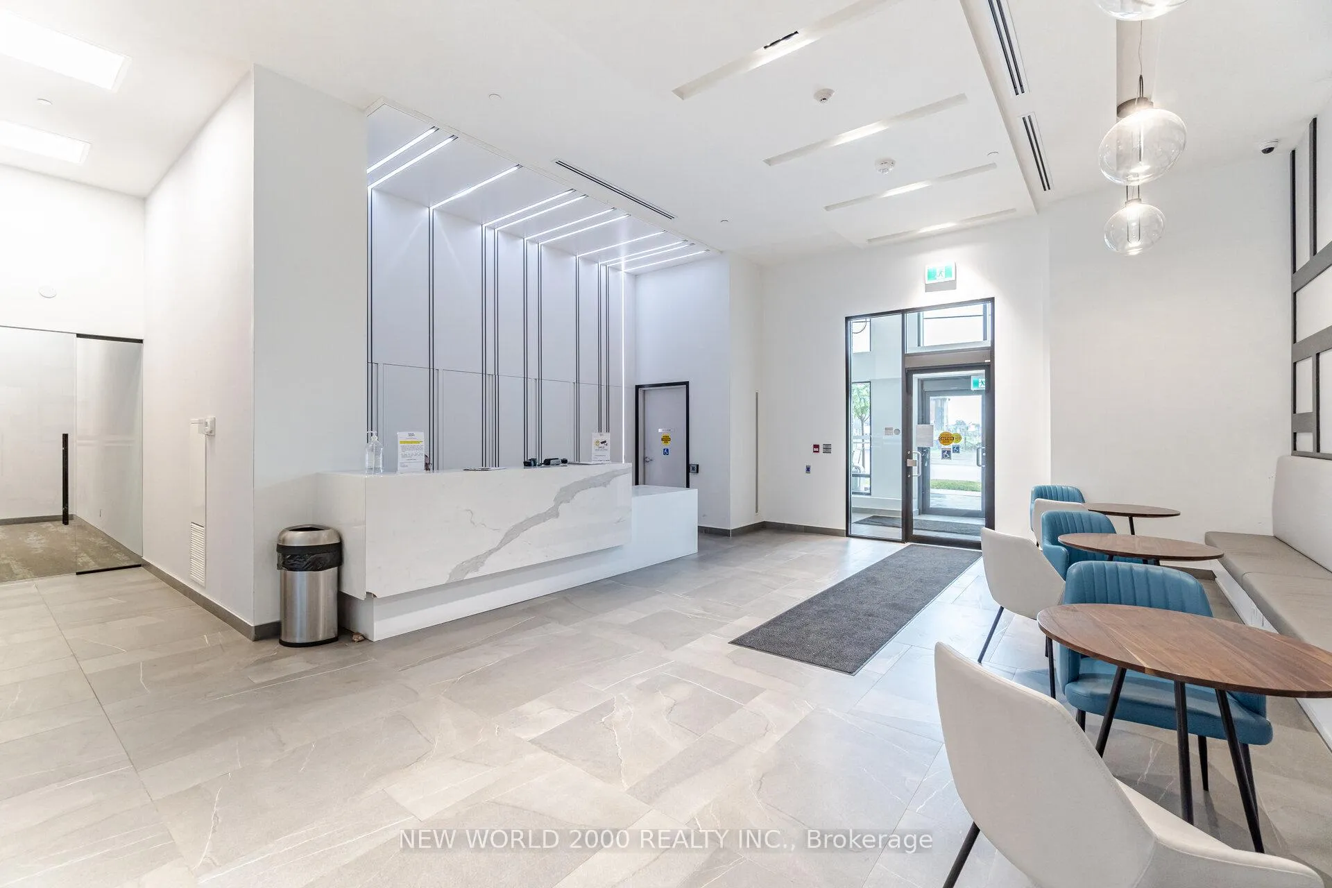 Photo 3 of Unit PH720, 681 Yonge Street, Barrie, Painswick South — HOMEH