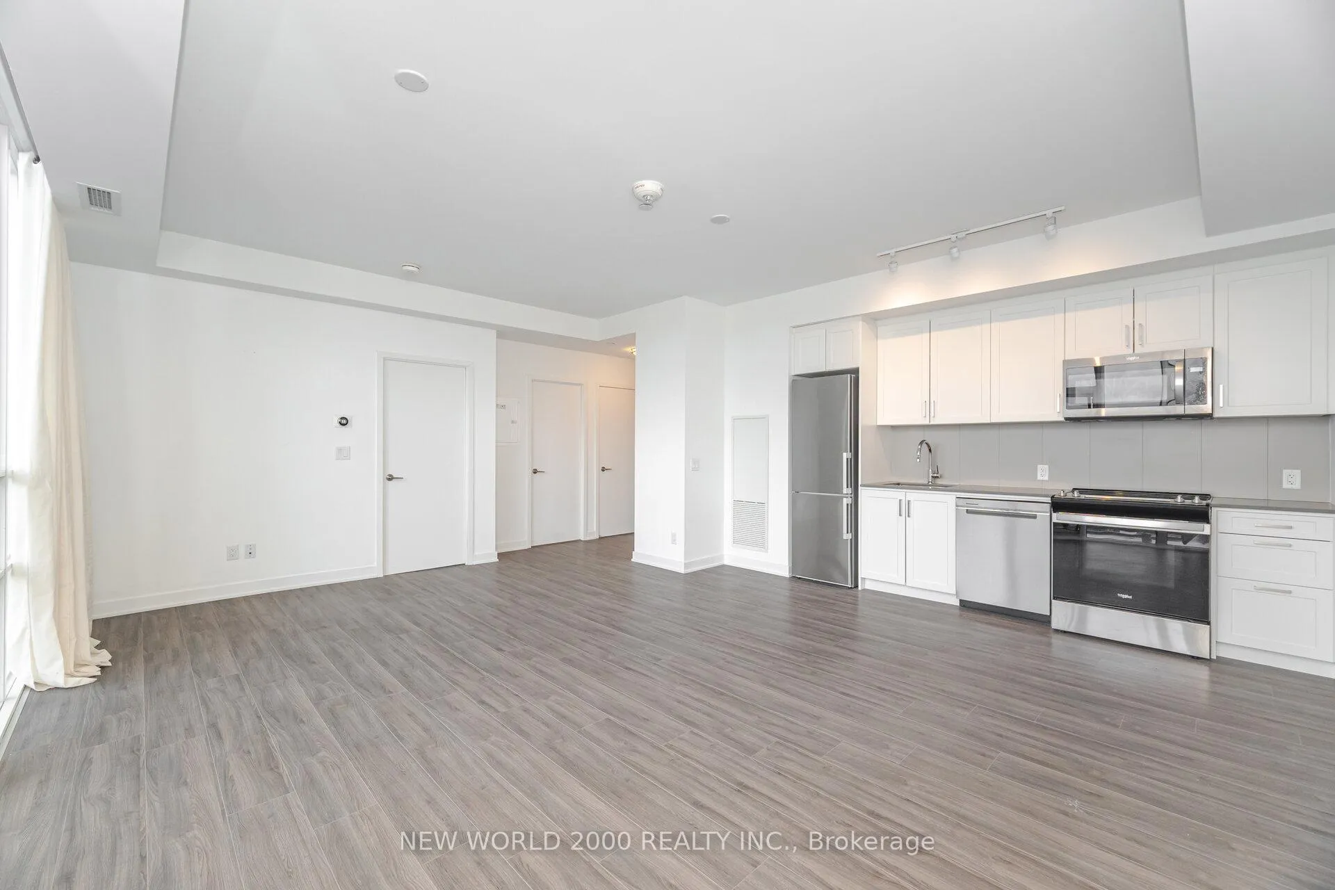 Photo 4 of Unit PH720, 681 Yonge Street, Barrie, Painswick South — HOMEH