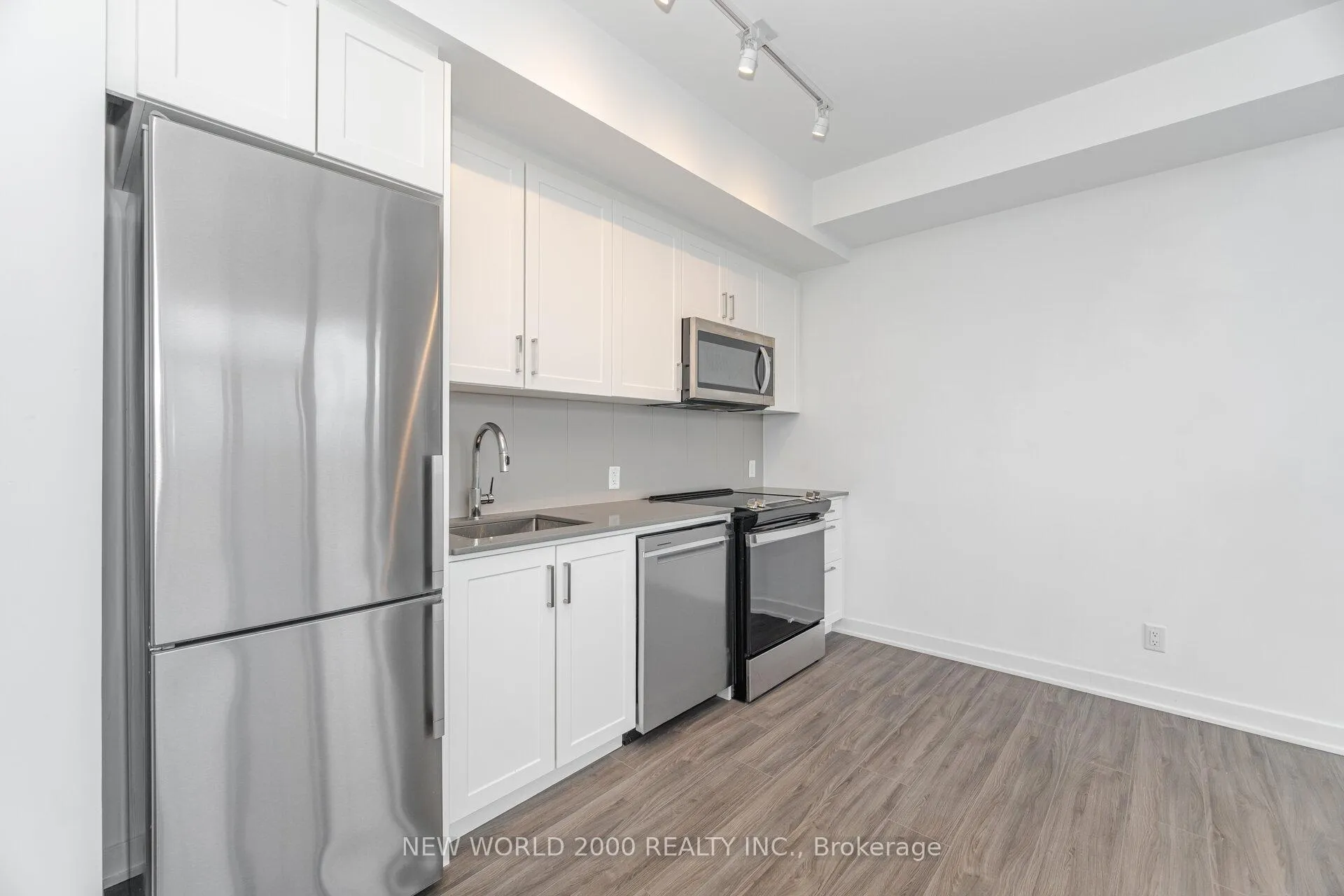 Photo 7 of Unit PH720, 681 Yonge Street, Barrie, Painswick South — HOMEH