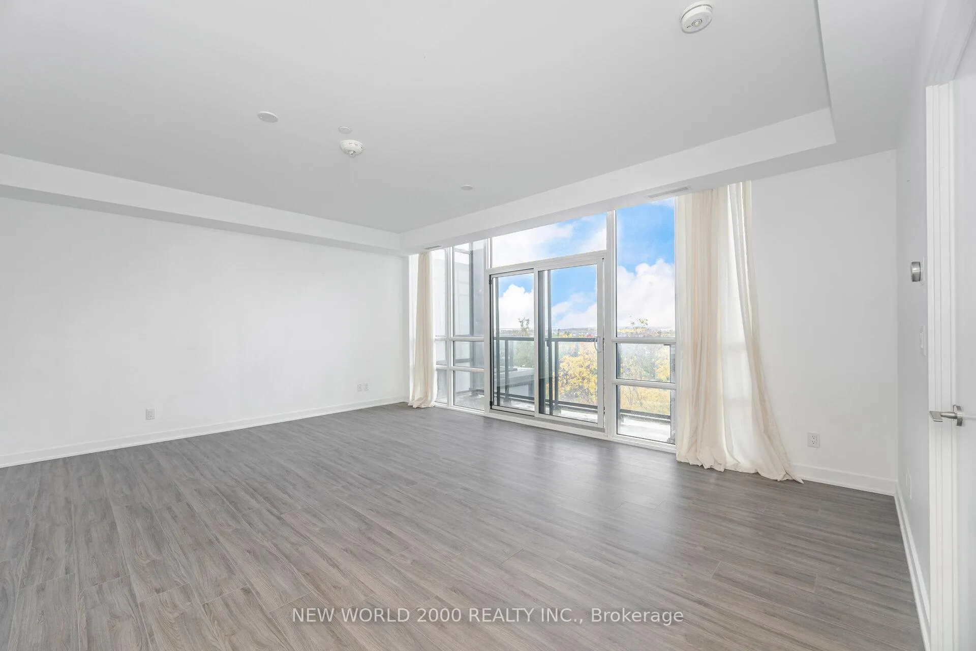 Photo 8 of Unit PH720, 681 Yonge Street, Barrie, Painswick South — HOMEH