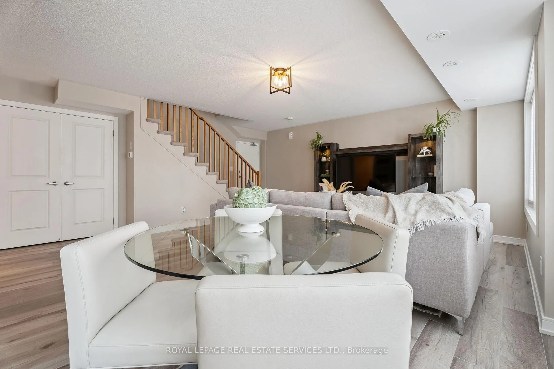 Photo 5 of 115 Appletree Lane, Barrie, Innis-Shore — HOMEH