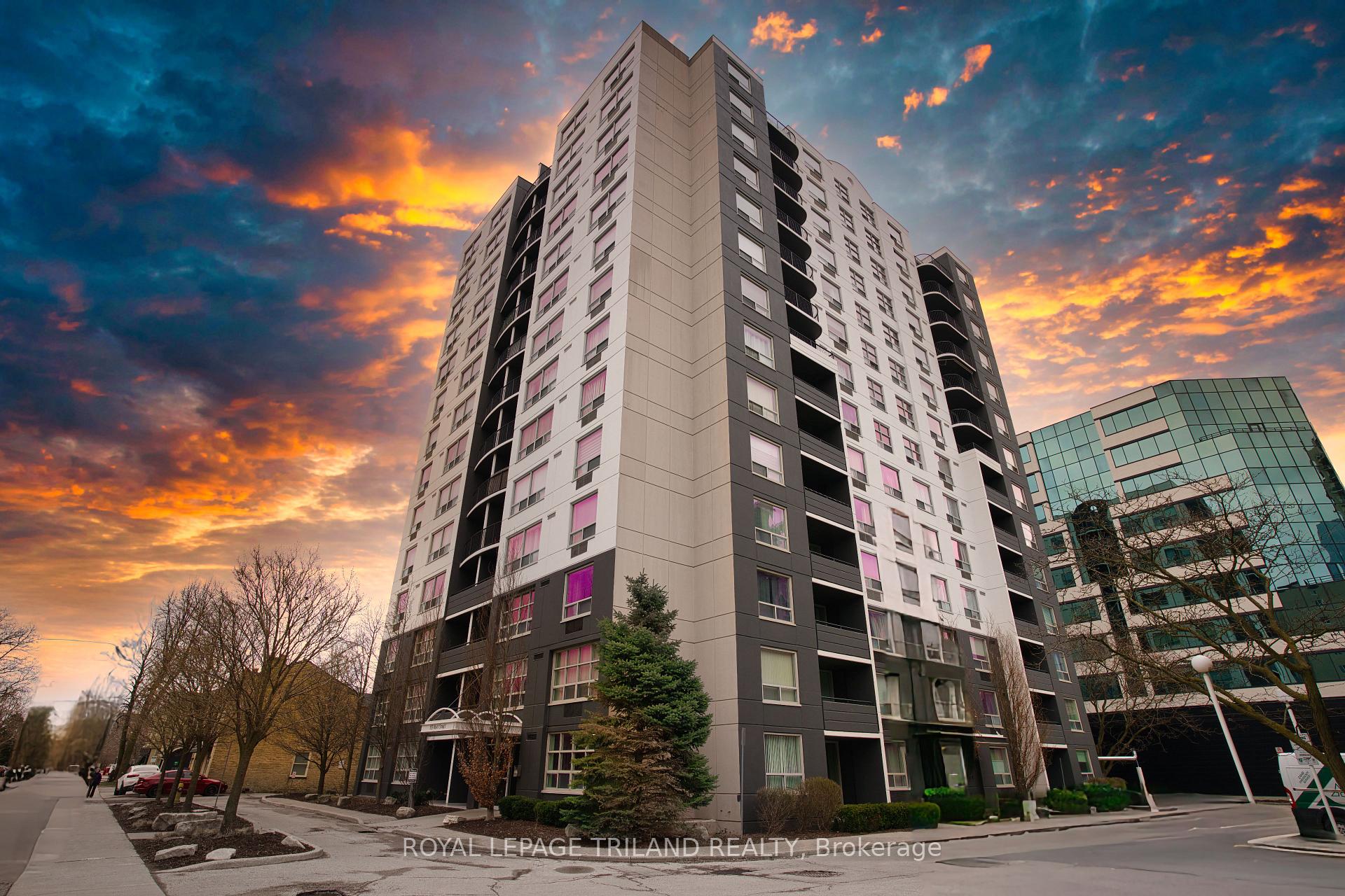 Front of Unit 906, 155 Kent Street
