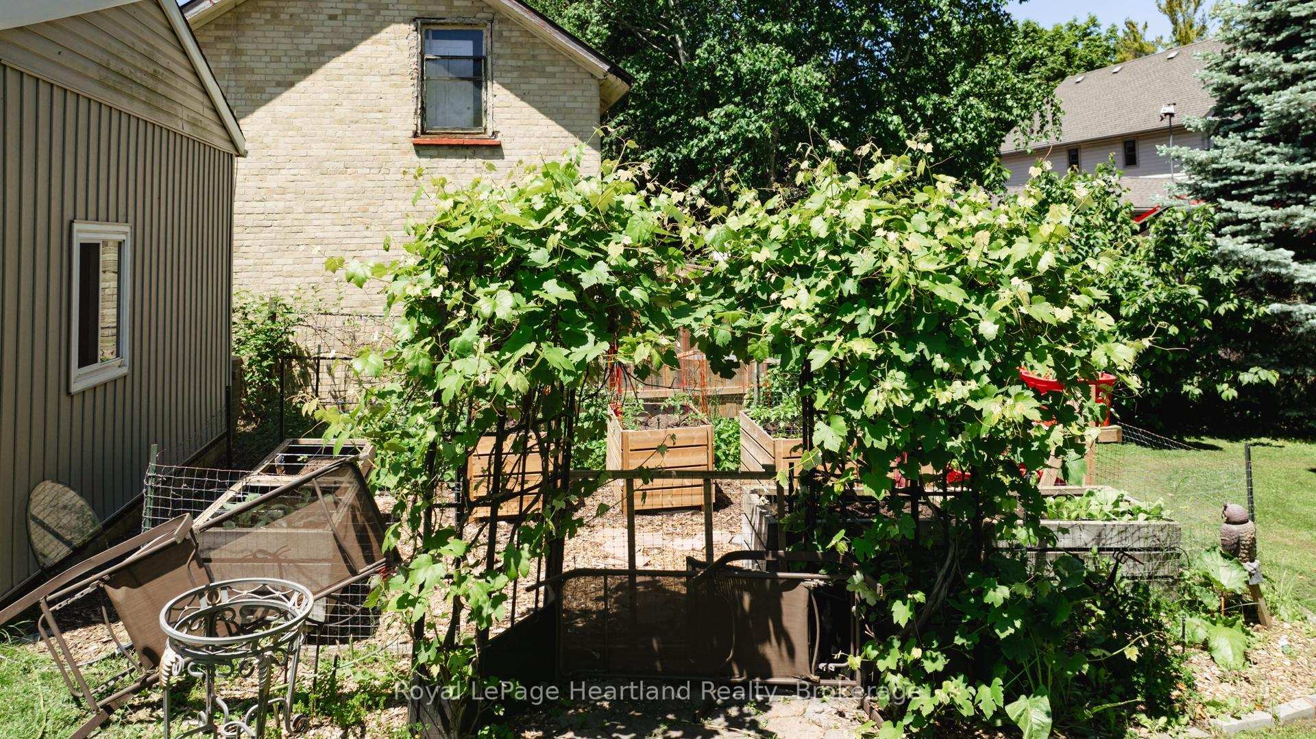 Photo 8 of 71 Rattenbury Street E, Central Huron, Clinton — HOMEH