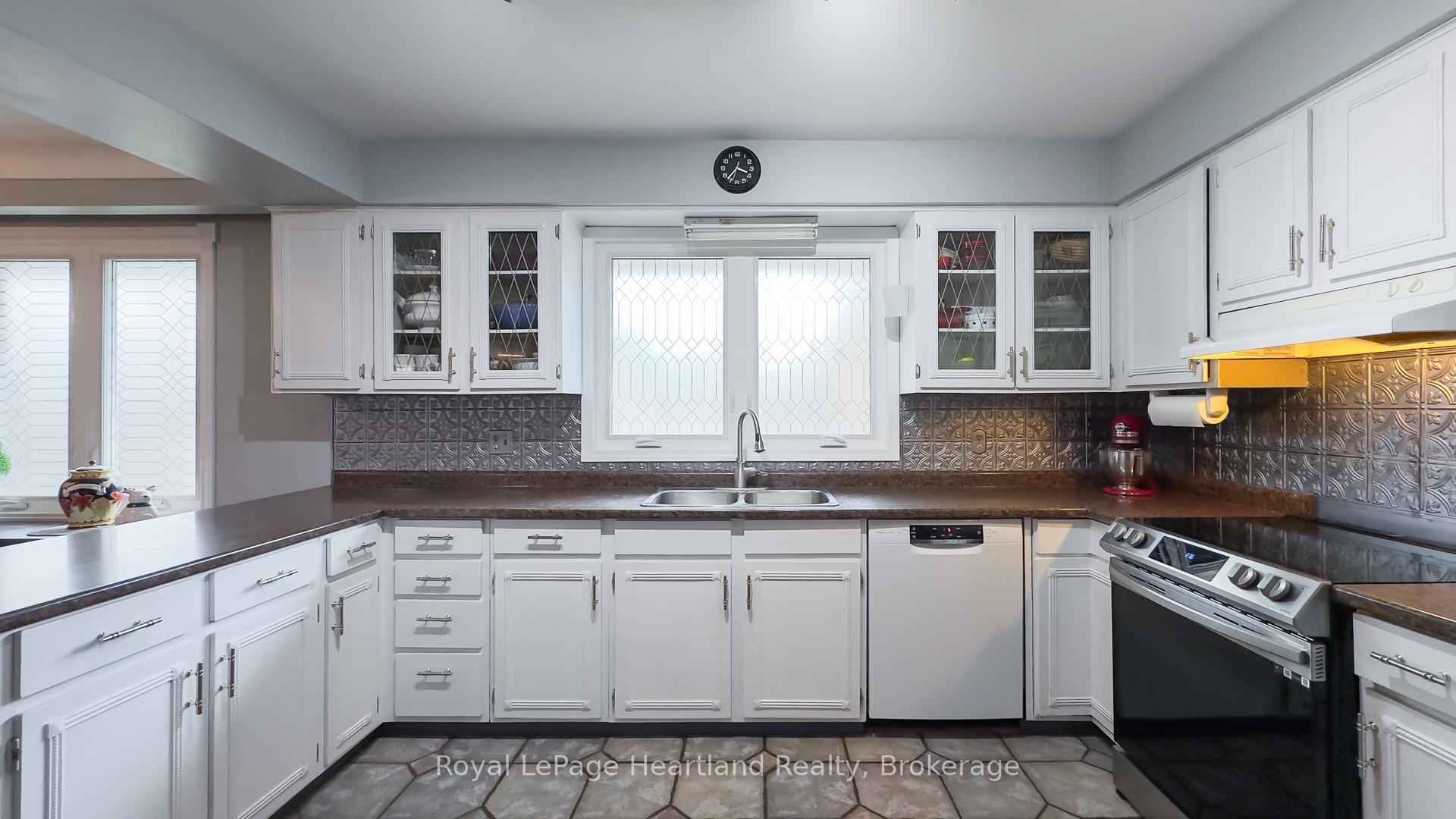 Photo 25 of 71 Rattenbury Street E, Central Huron, Clinton — HOMEH