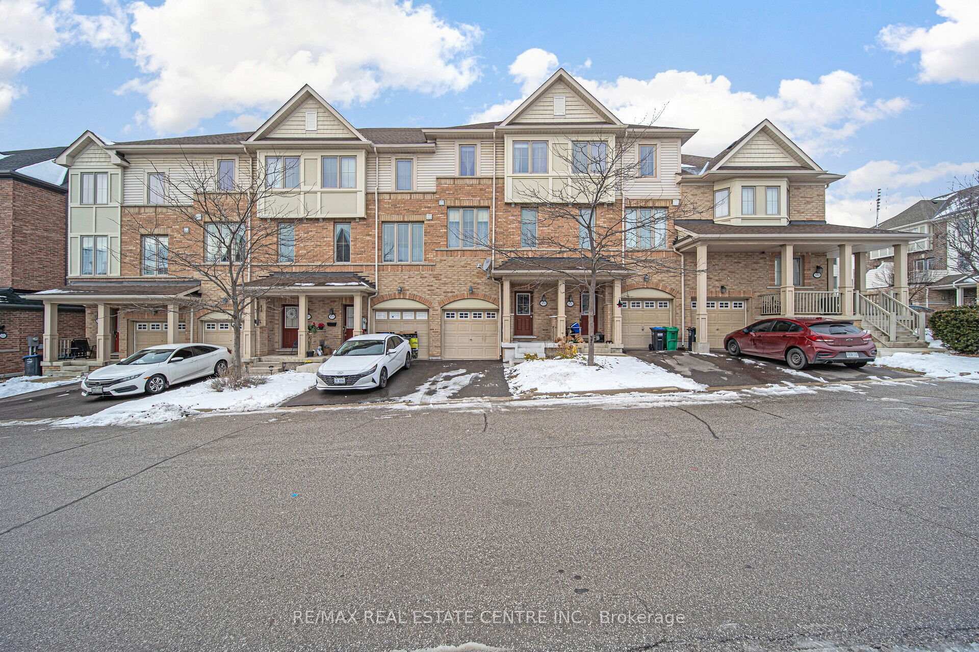 Front of 103 Cedar Lake Crescent