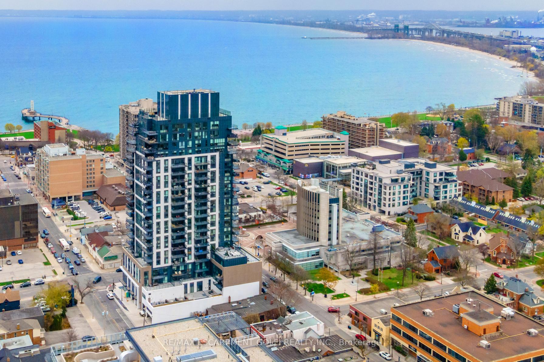 Front of Unit 1504, 2007 James Street W