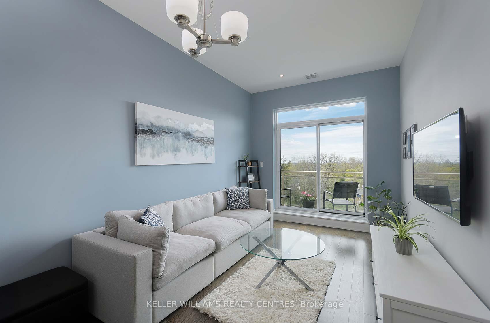 Photo 5 of Unit 702A, 15277 Yonge Street, Aurora, Aurora Village — HOMEH