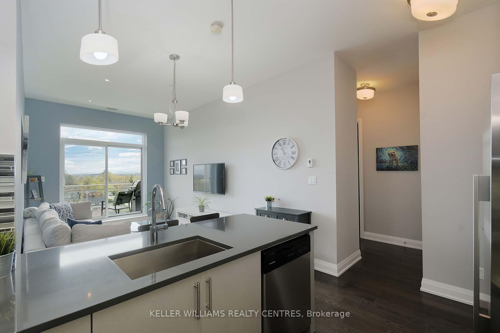 Photo 10 of Unit 702A, 15277 Yonge Street, Aurora, Aurora Village — HOMEH