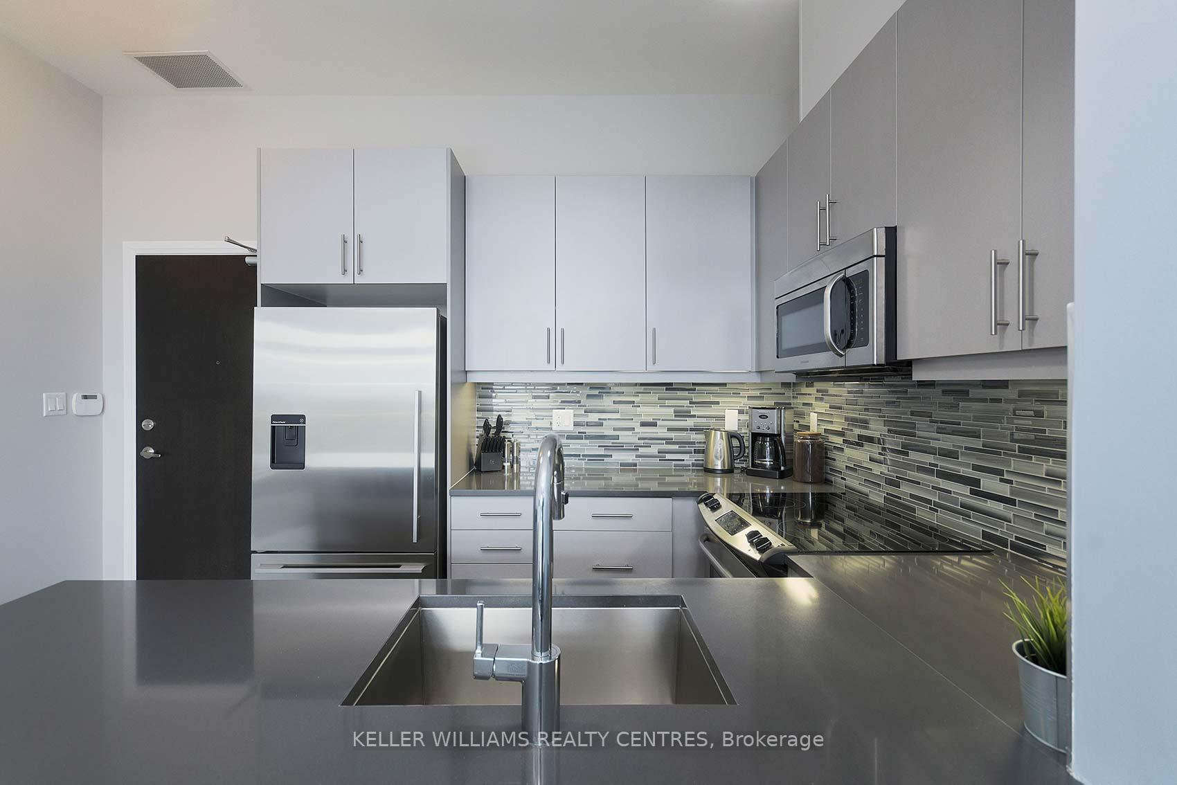 Photo 11 of Unit 702A, 15277 Yonge Street, Aurora, Aurora Village — HOMEH